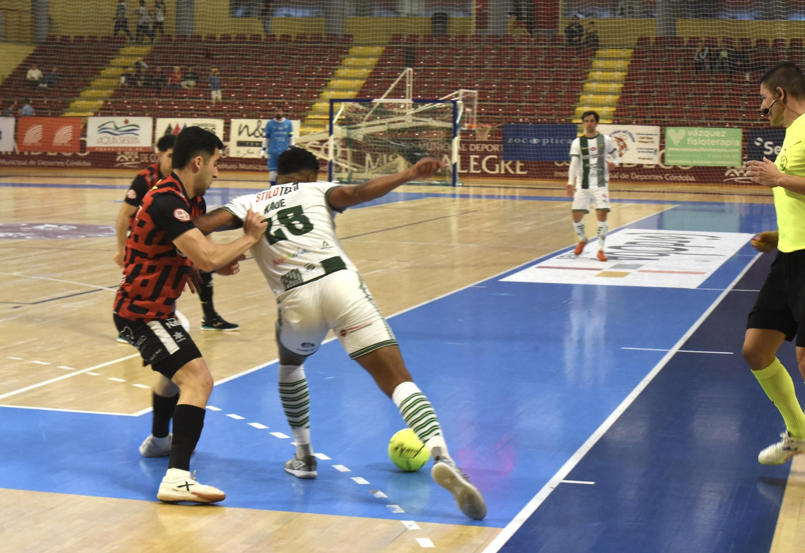 Las mejores fotos del ambiente en Vista Alegre para el Córdoba Futsal - AD Sala 10 Zaragoza