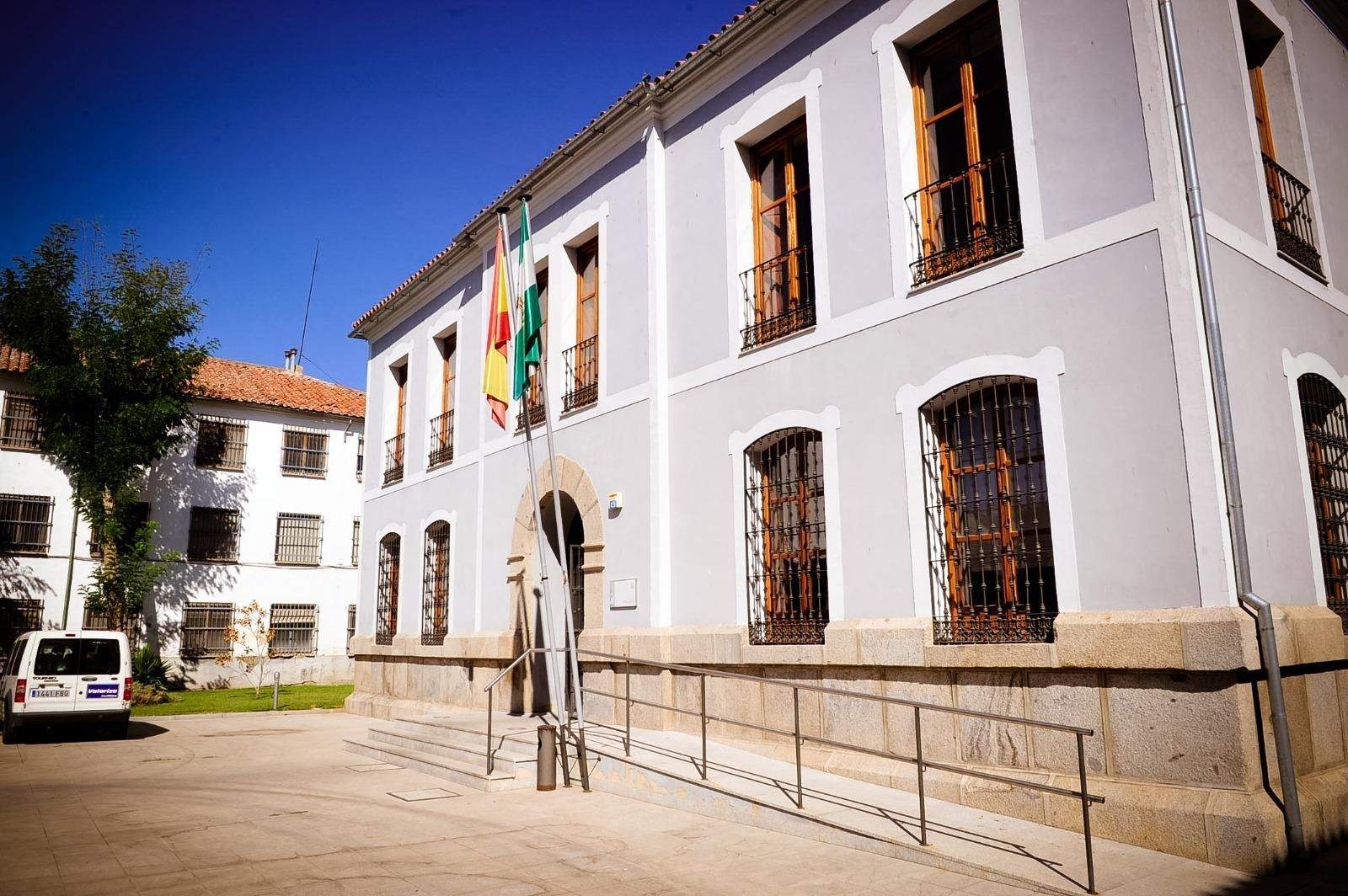 Fachada de los Juzgados de Pozoblanco. Fachada de los Juzgados de Pozoblanco.