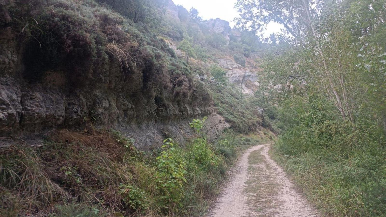 Avanzando por el Camino de la Cueva.