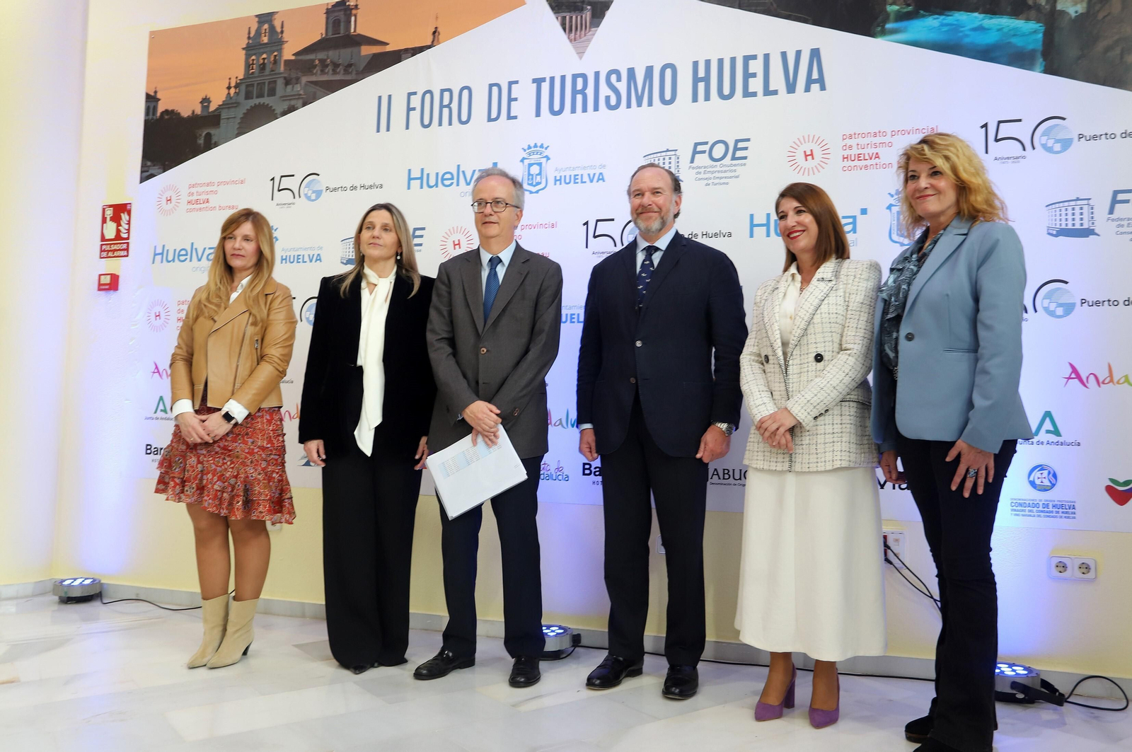De izquierda a derecha, Modesta Romero, María Villadeamigo, Simón Pedro Barceló, José Luis García-Palacios Álvarez, Teresa Herrera y Pilar Miranda.