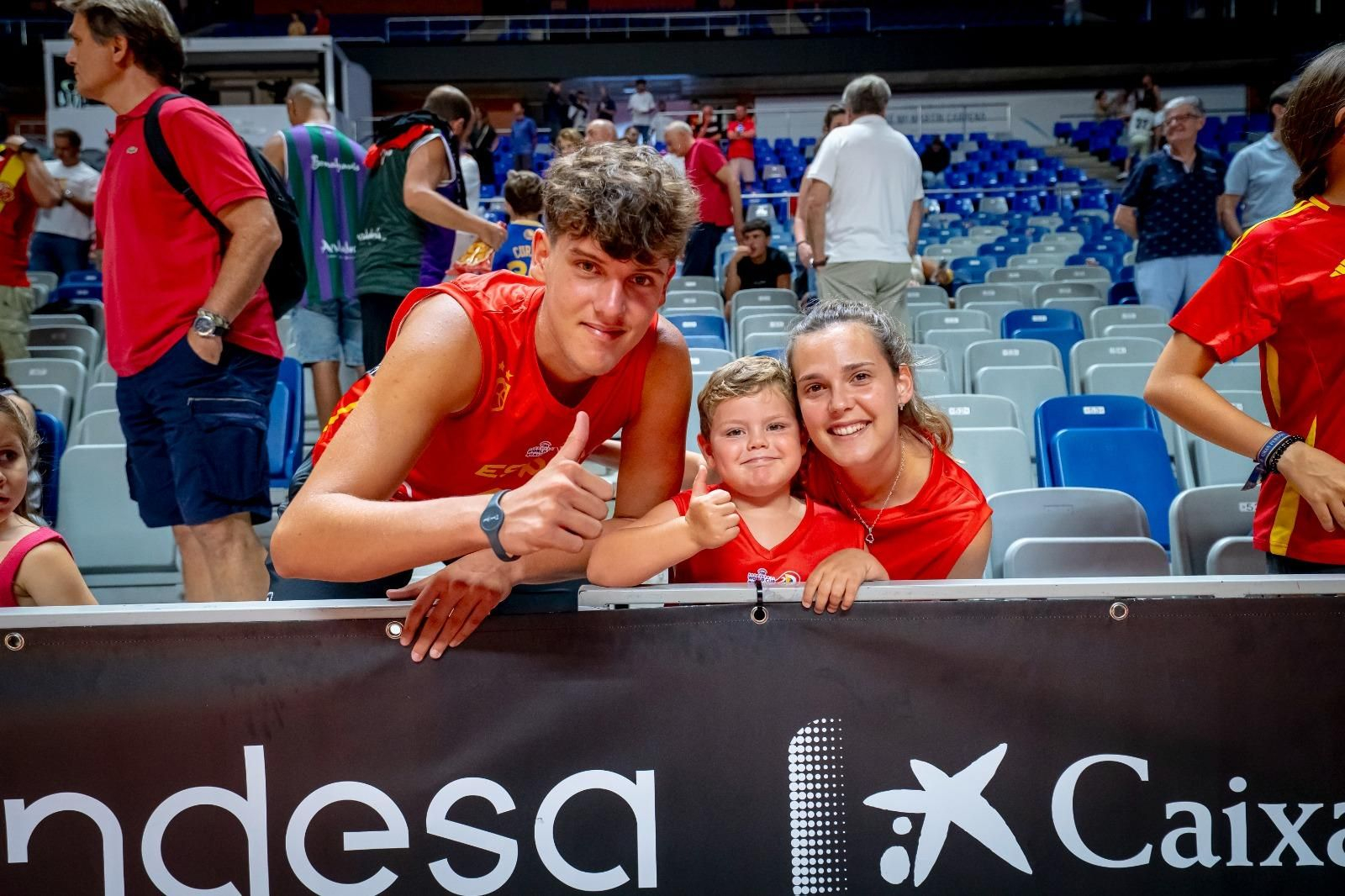 Búscate en el Carpena en el España-Portugal, con algunos VIP