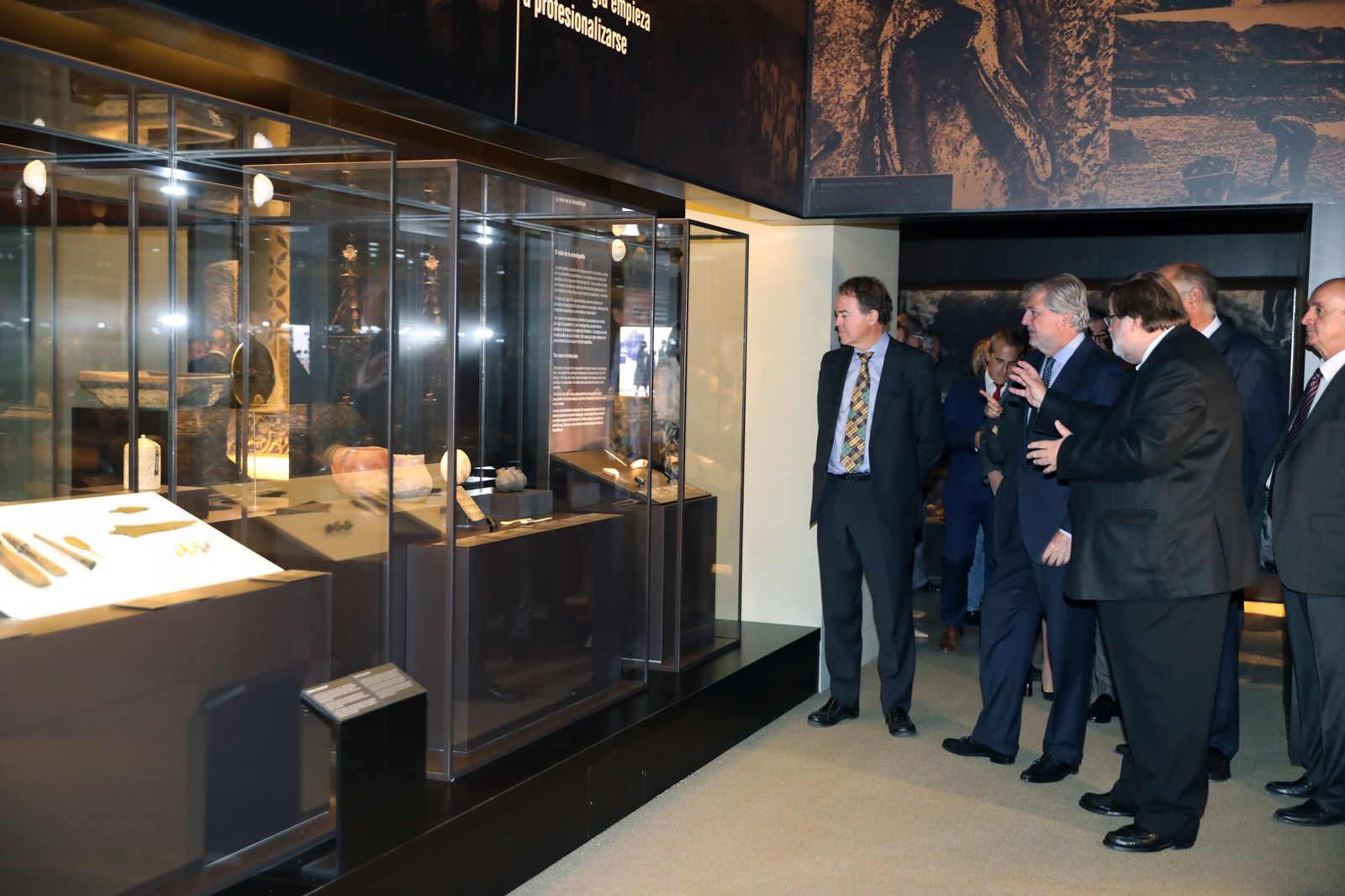 El ministro de Educación, Cultura y Deporte, Íñigo Méndez de Vigo, ayer durante la inauguración de la muestra.