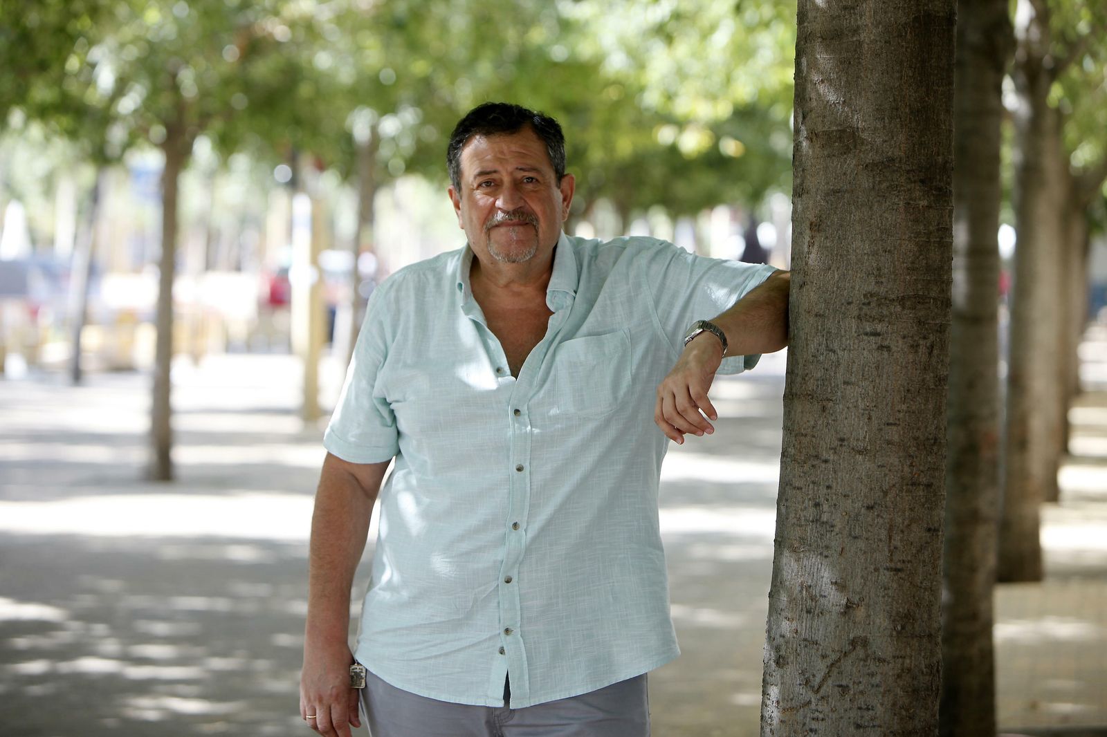 Juan Ramón Pérez, portero-acomodador del Lope de Vega, en su barrio de la Alameda.