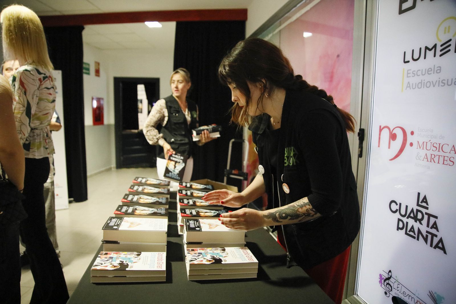 Imágenes del libro "La sombra de los sueños" de Gonzalo Giner