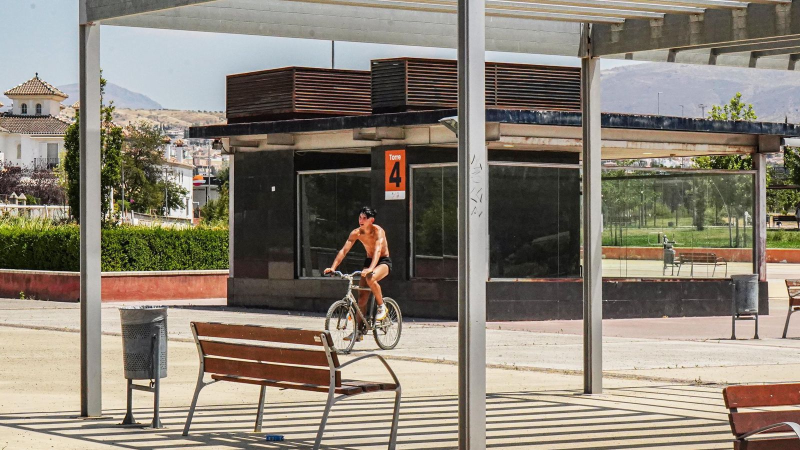 Plaza 'dura' del Parque Miguel Ríos.