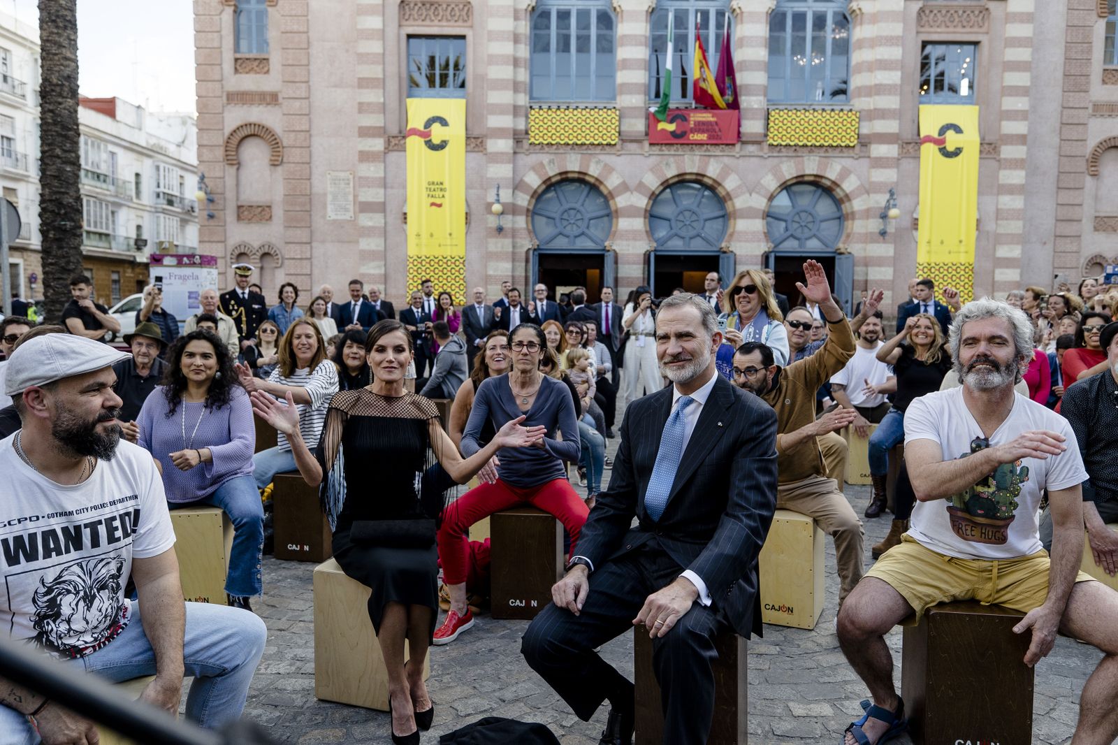 Las imágenes del Rey tocando el cajón en el Congreso de la Lengua de Cádiz