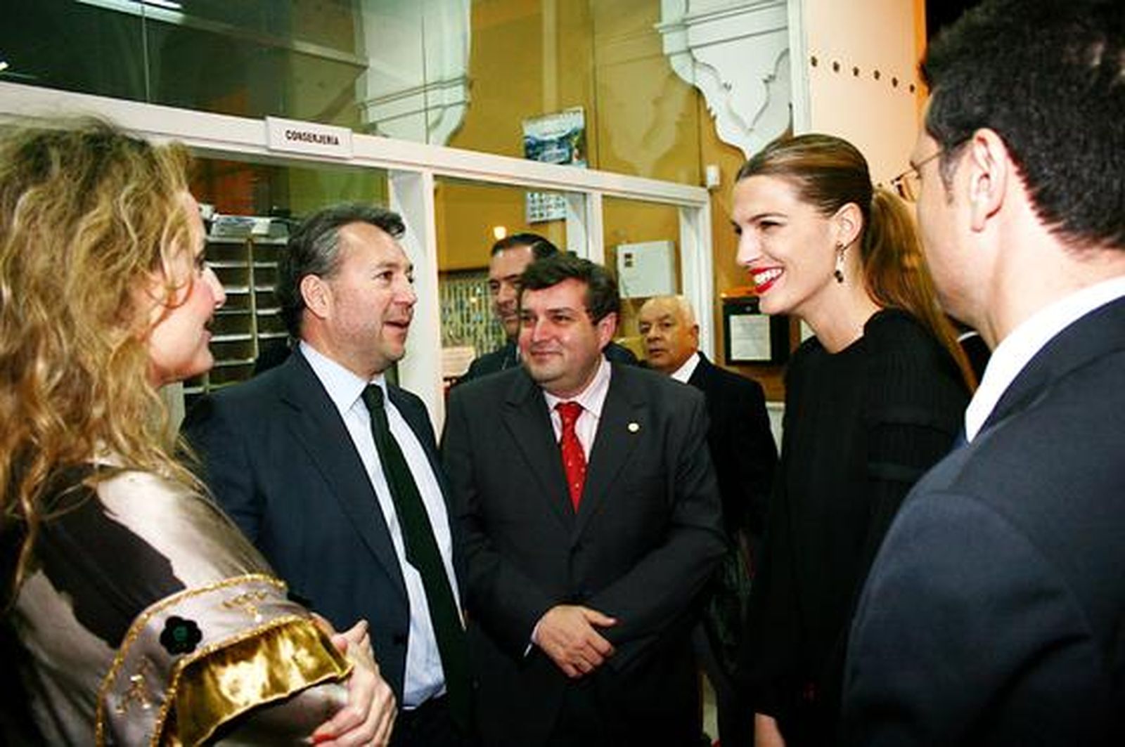 Marita Rufino, pintora; José Joly Martínez de Salazar, presidente del Grupo Joly; Francisco José Martínez, rector de la UHU; Laura Sánchez, modelo y actriz; y Javier Chaparro, director de Huelva Información.

Foto: Alberto Dominguez