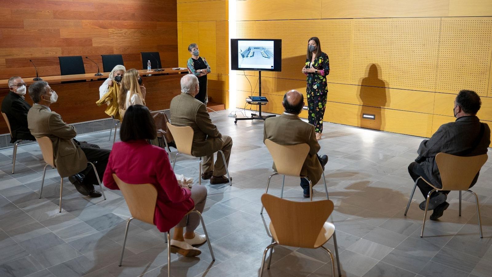 Presentación del proyecto de remodelación de la plaza del Rey a la Academia de San Romualdo.