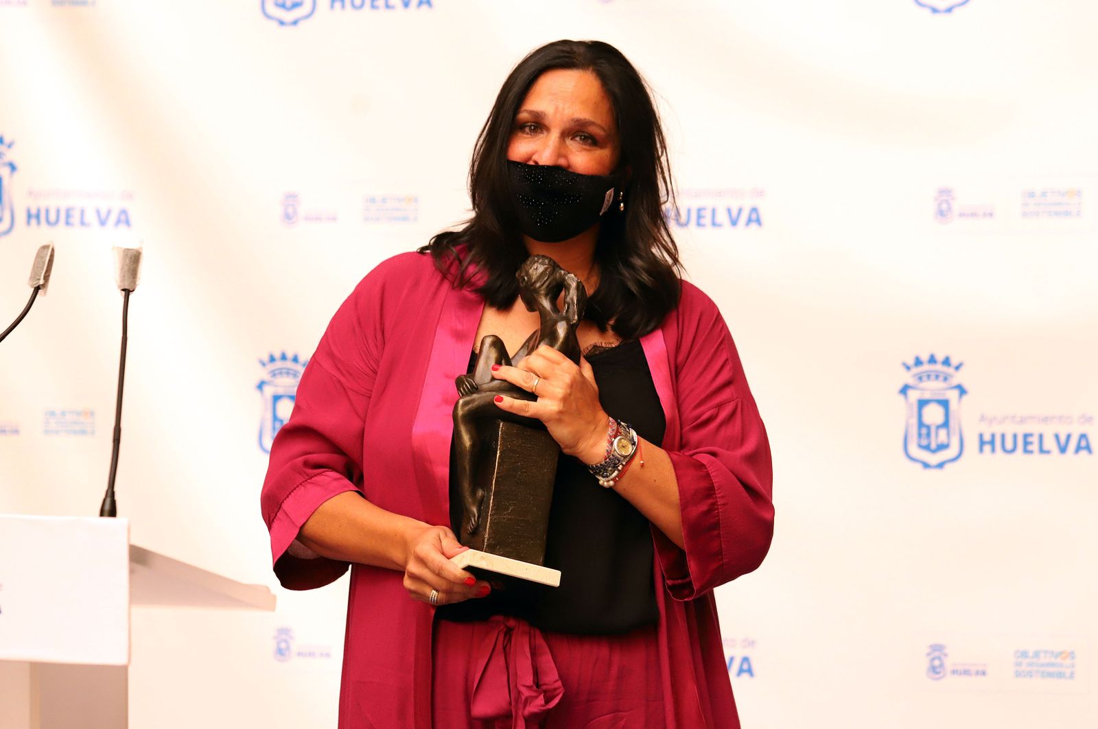 Imágenes de la entrega del Premio Marismas a Juana Carrillo y a Gabriela de la Fuente en su XIX edición