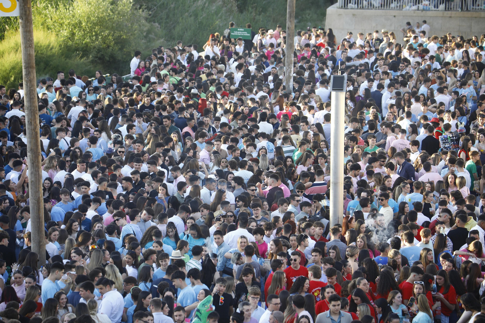 Las mejores fotos del botellón de la Feria de Córdoba