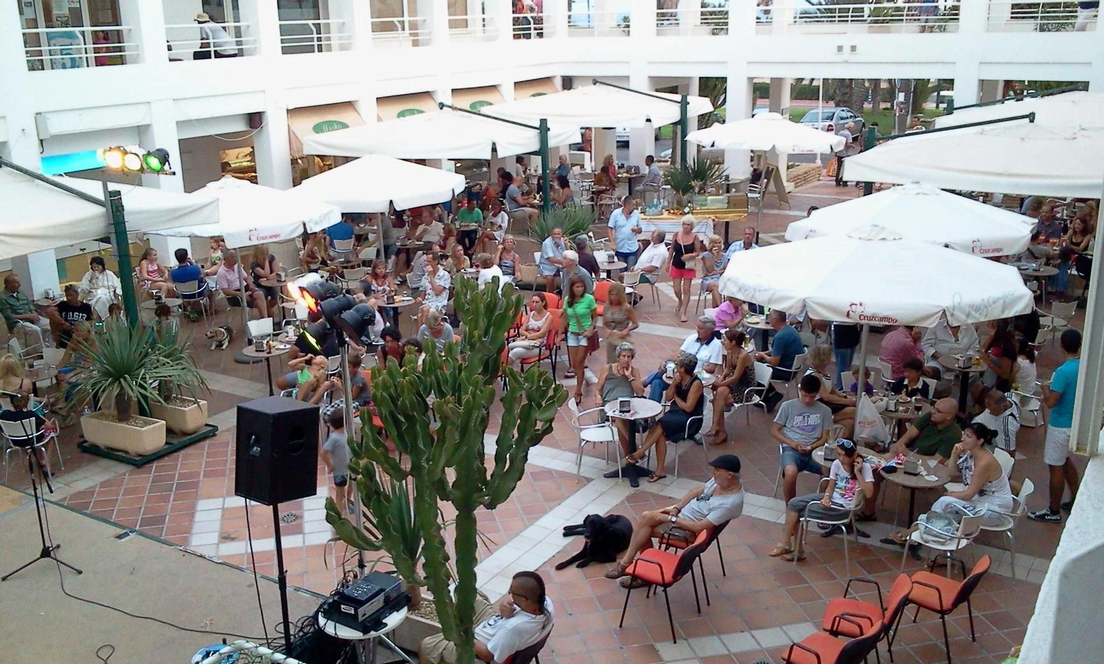 Centro comercial abierto de Mojácar.