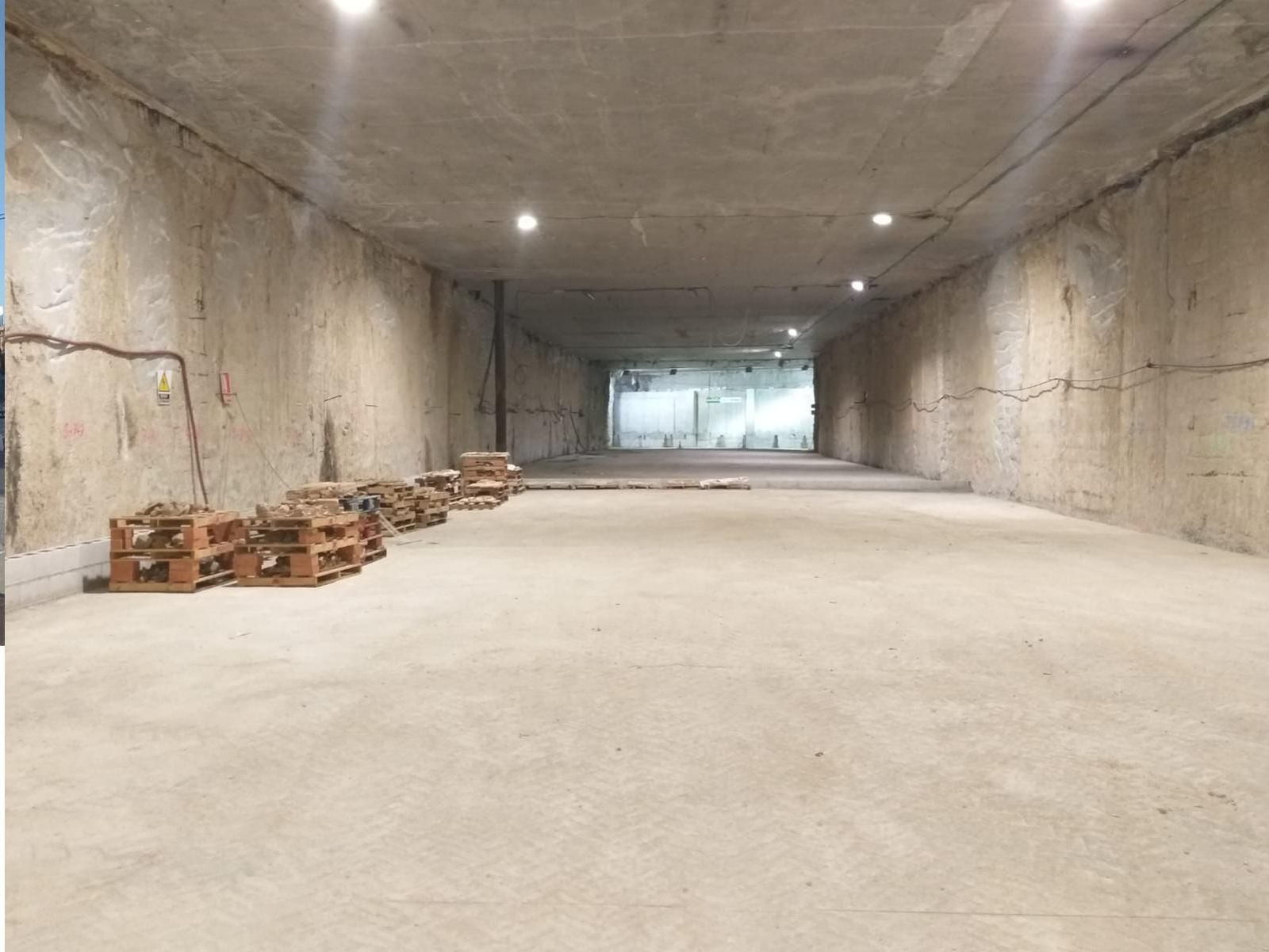 Foto de los primeros restos arqueológicos almacenados en el túnel del Metro en Callejones del Perchel.