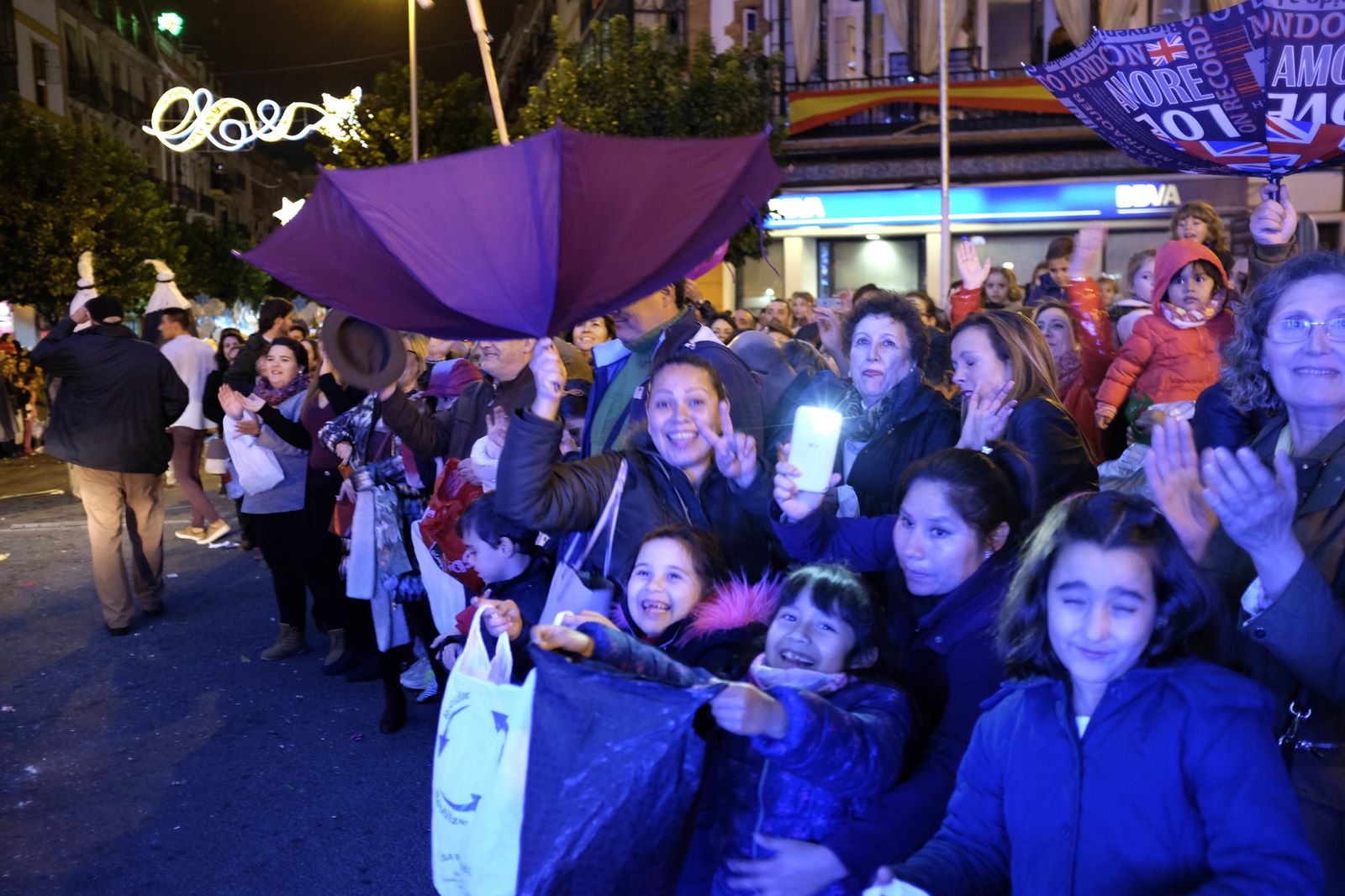 La Cabalgata de Reyes recorre Sevilla
