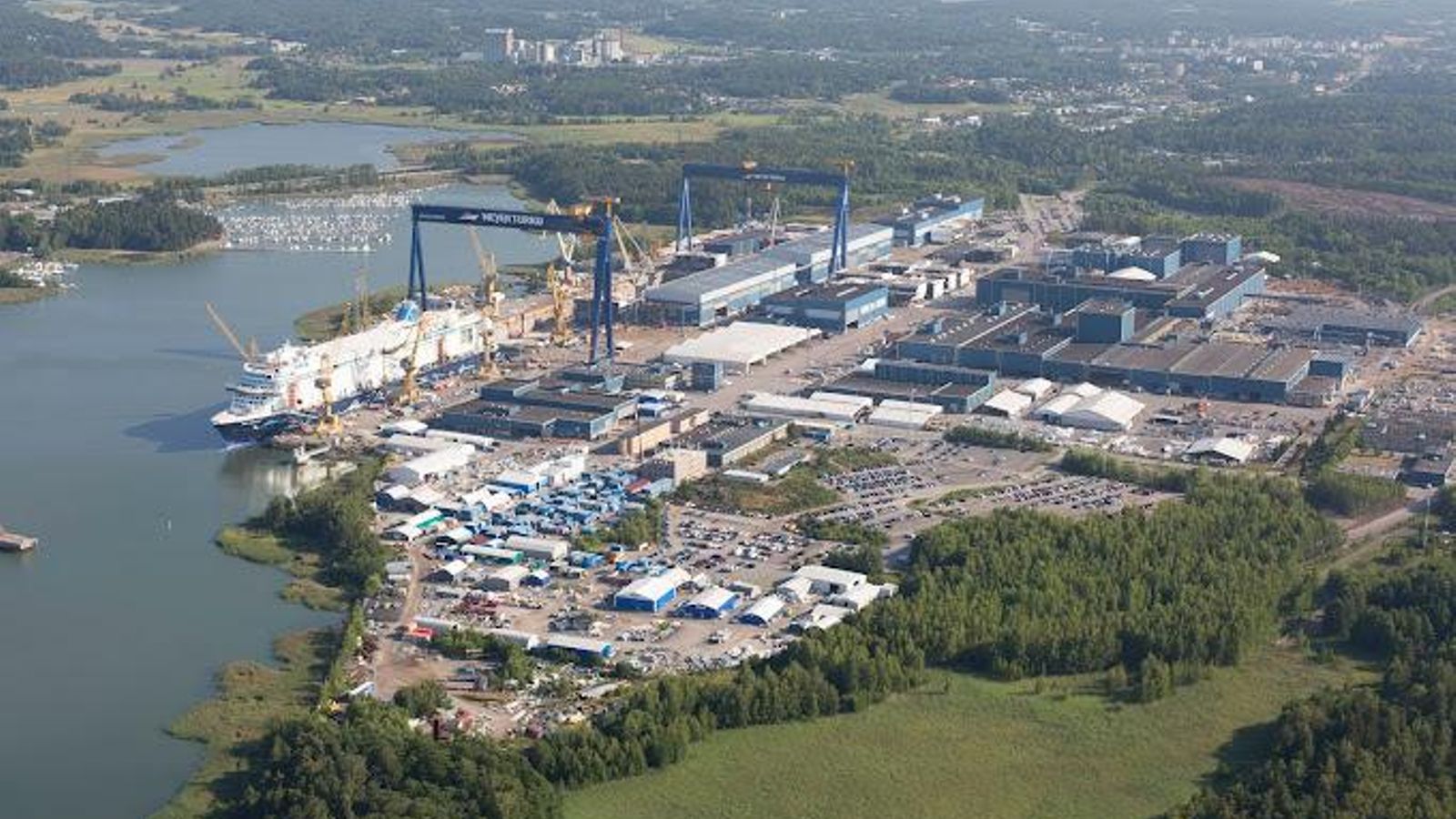 El astillero finlandés de Meyer Turku, en Finalndia, donde a día de hoy se encuentra aún atracado
