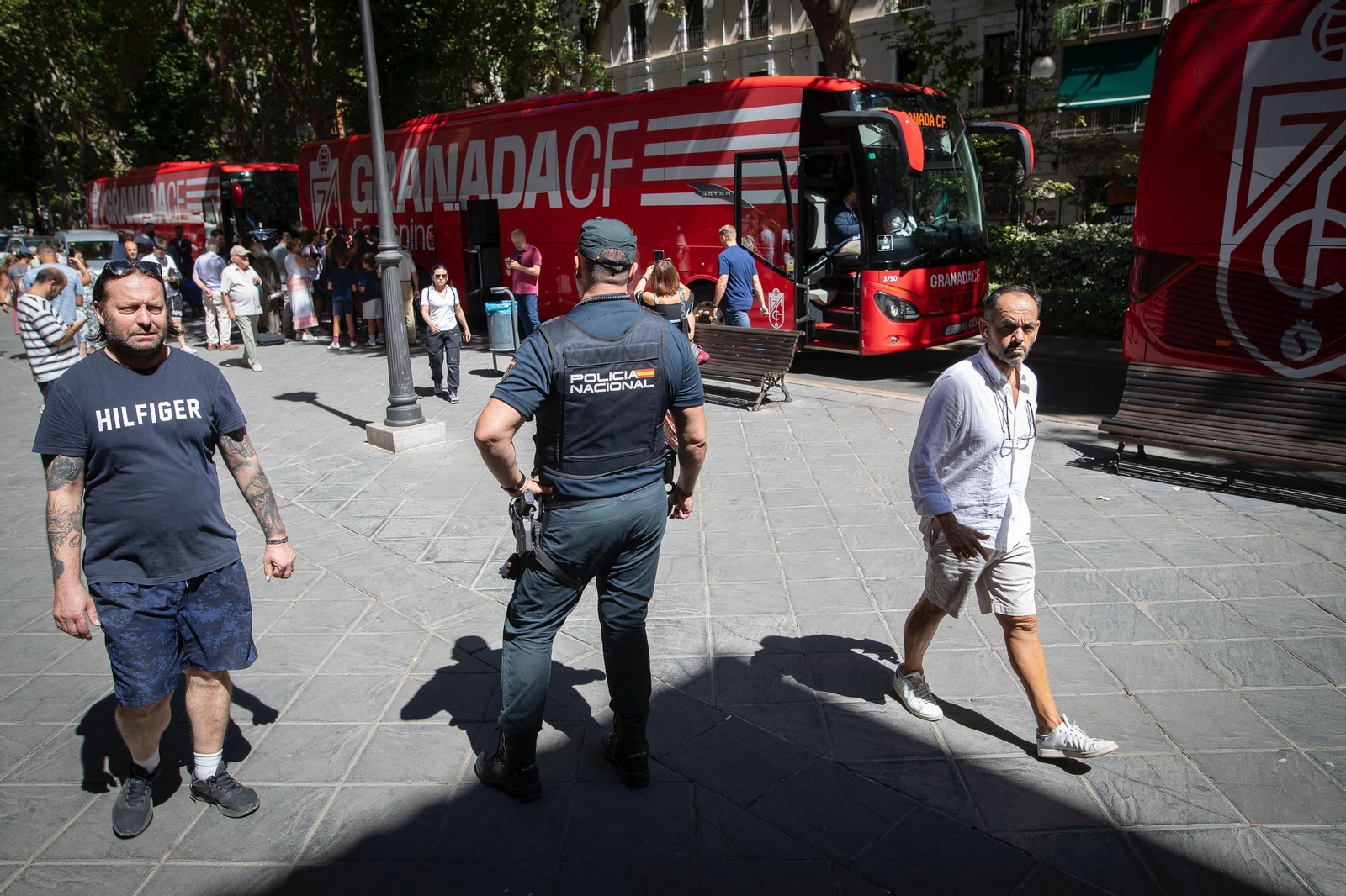 Las imágenes de la ofrenda del Granada CF a la Virgen de las Angustias