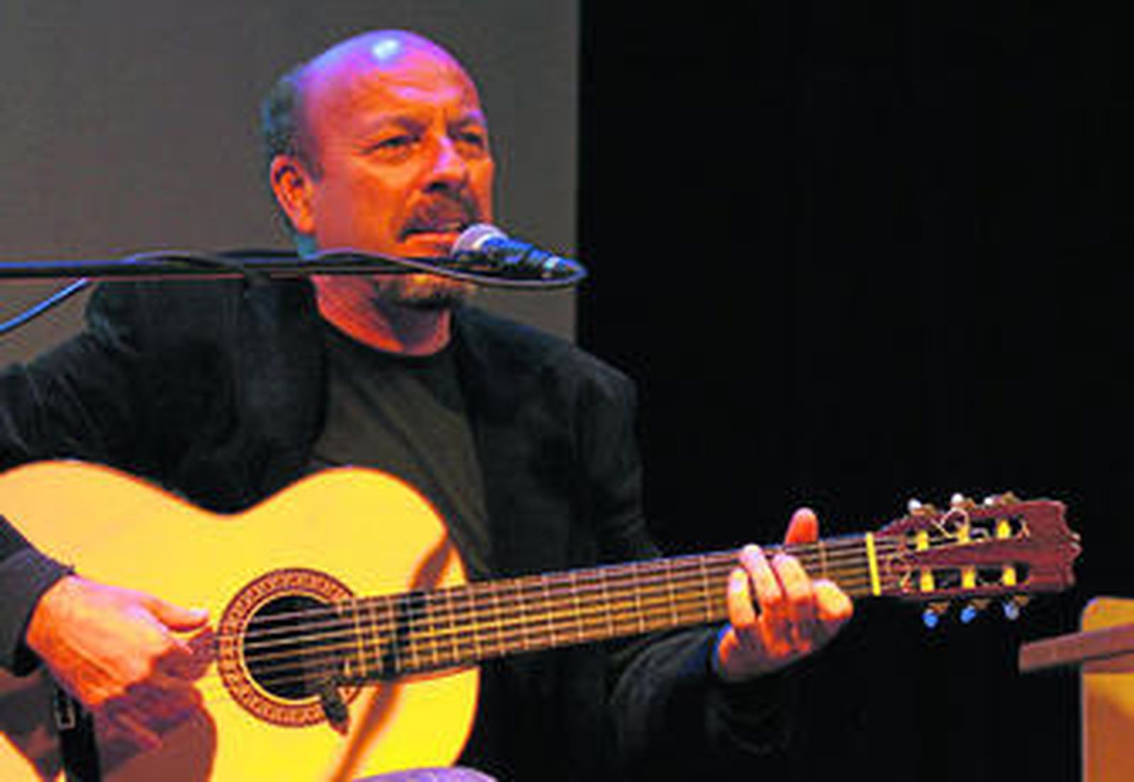 Una de la actuaciones del cantante portuense Javier Ruibal.