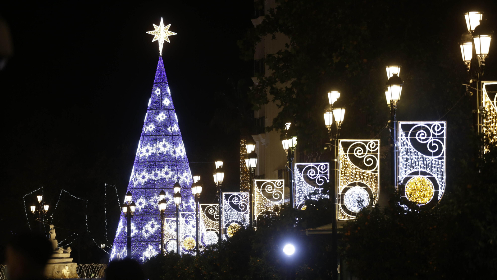 Las imágenes del encendido de las luces de navidad en el centro de Sevilla