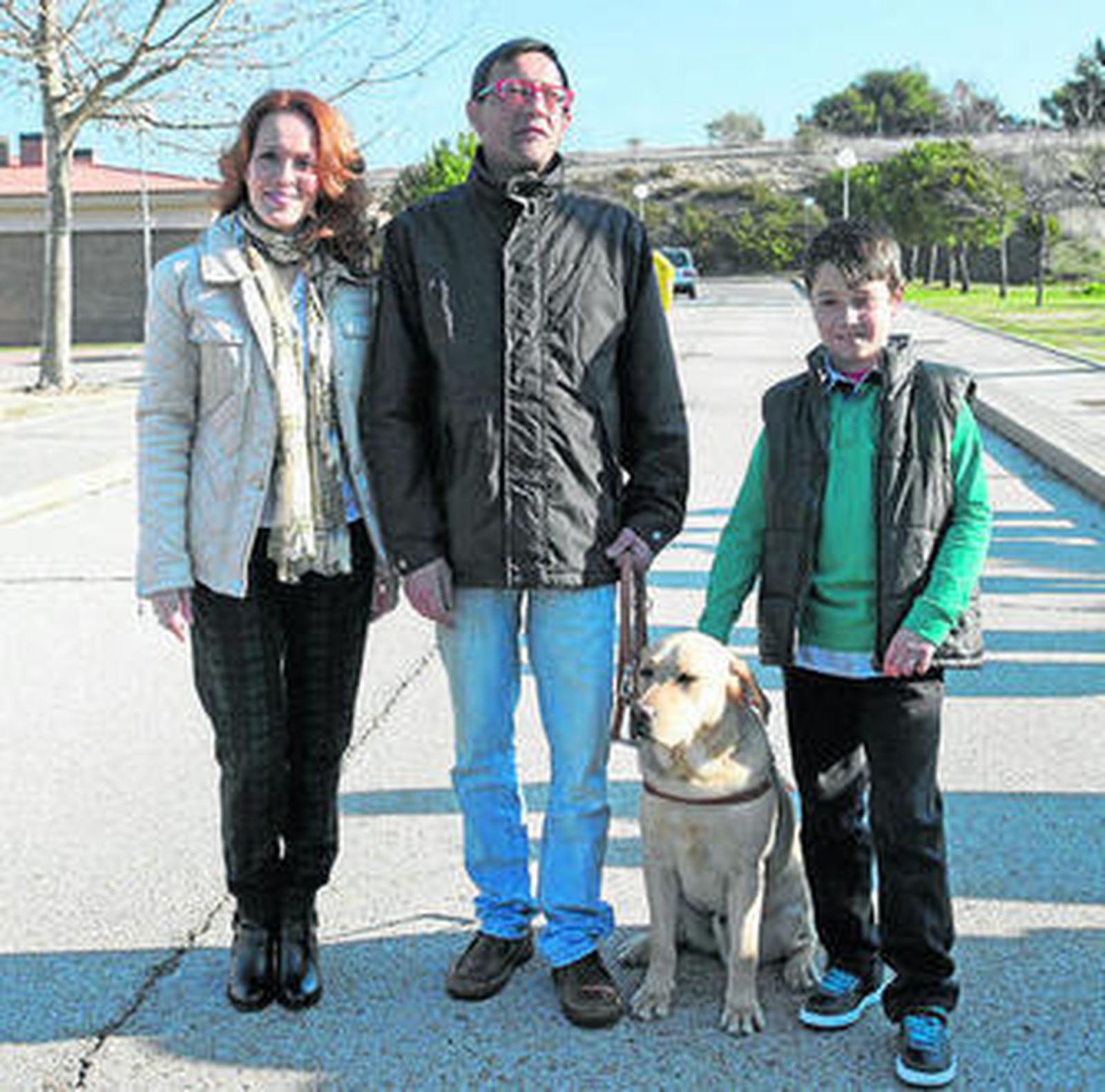 Marco Antonio, con Ulises y la familia que lo crió.