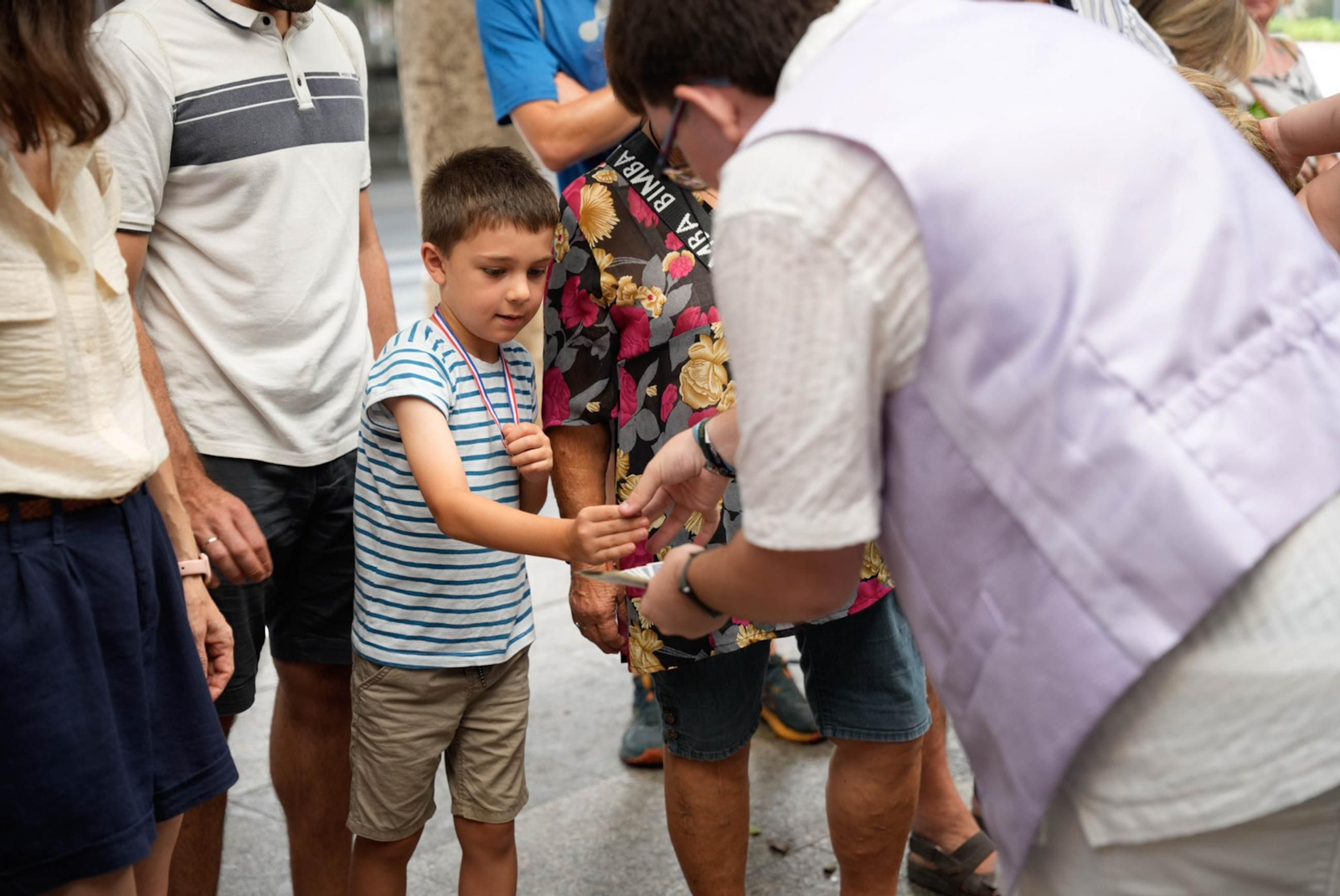 Las mejores imágenes del espectáculo de magia en la calle de la Feria de Almería