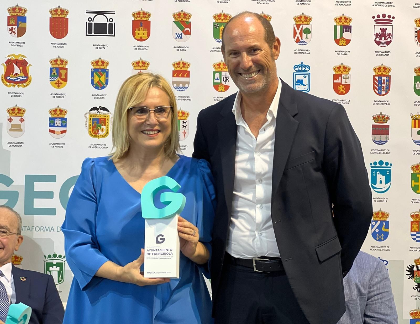 La alcaldesa, Ana Mula, recibe el premio a la excelencia en la gestión de incidencias en la vía pública.
