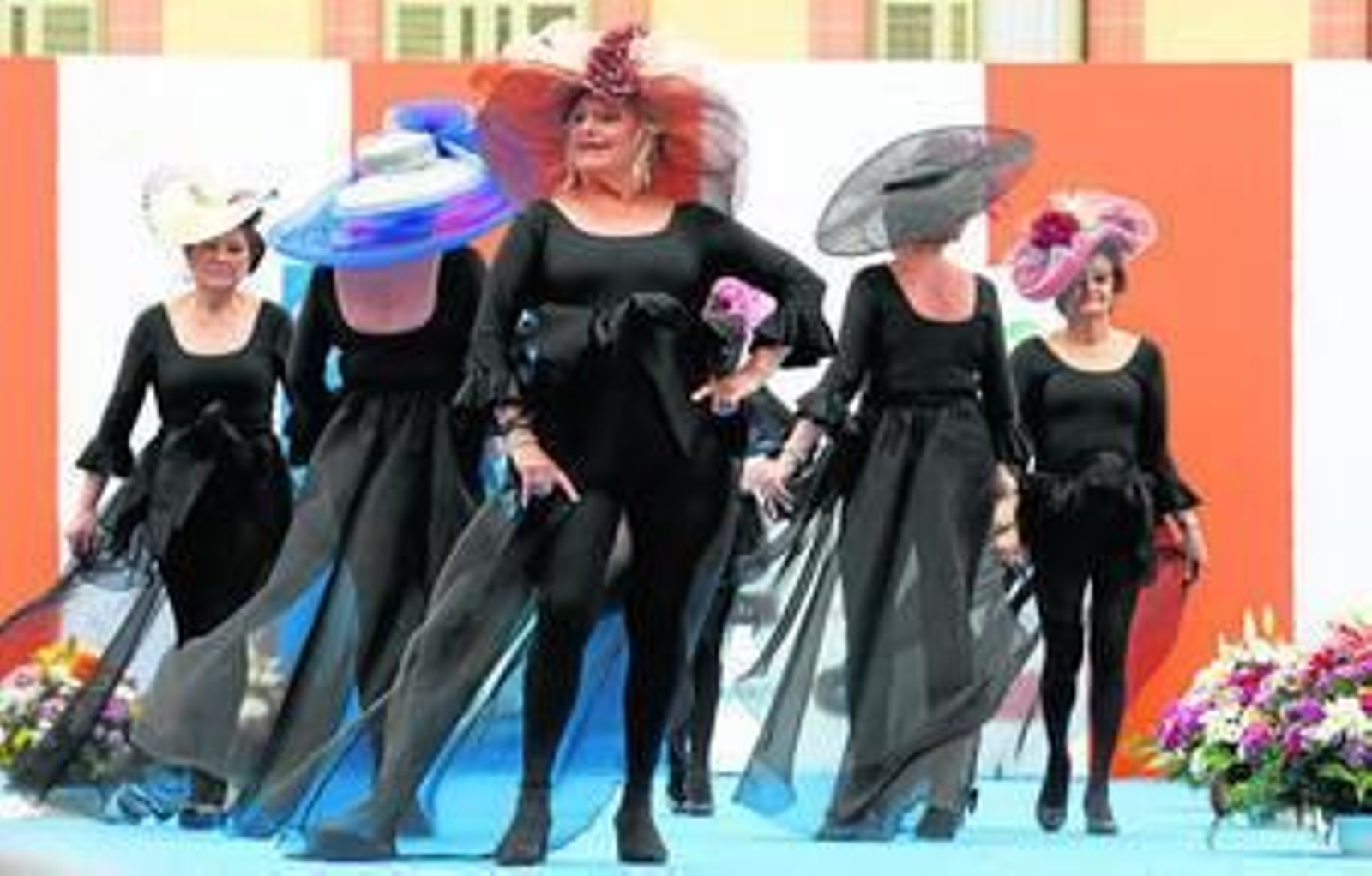 Algunas de las modelos durante el desfile.