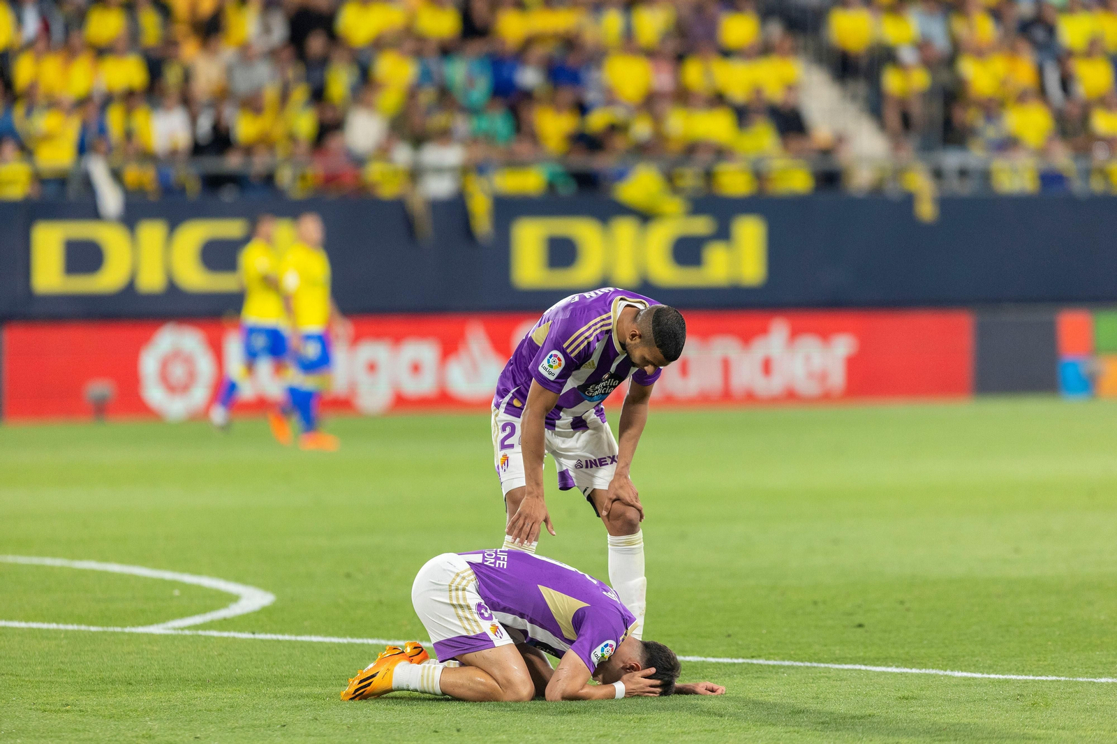 Todas las imágenes del Cádiz C.F.-Valladolid en el Nuevo Mirandilla