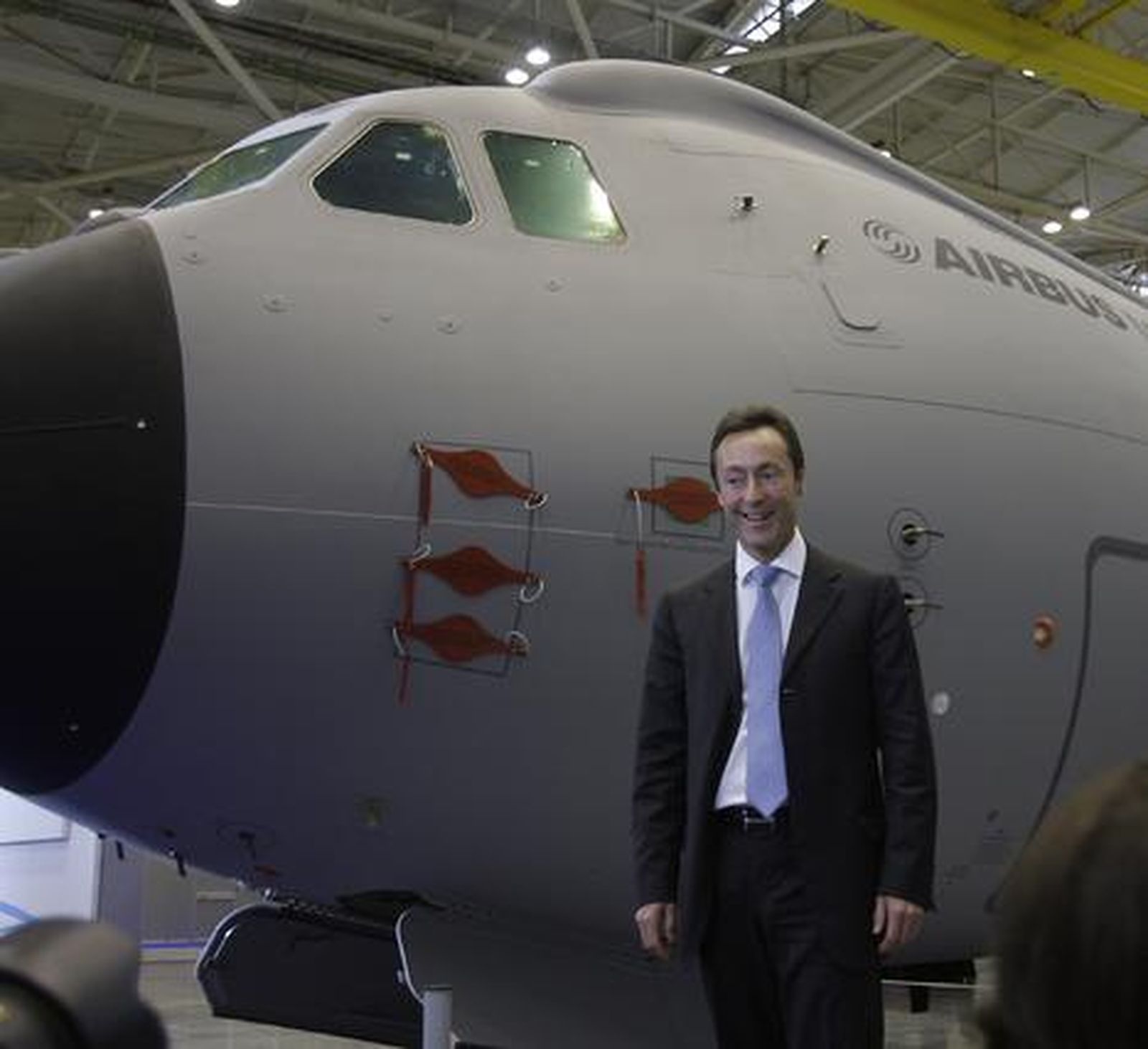 El presidente de EADS, Louis Gallois, acompañado del presidente de Airbus, Thomas Enders y el presidente de la división militar del fabricante europeo de aviones, Domingo Urena-Raso, ha fijado el 31 de enero de 2010 como fecha final para las negociaciones con los gobiernos europeos.

Foto: Agencias/ Jose Ángel García