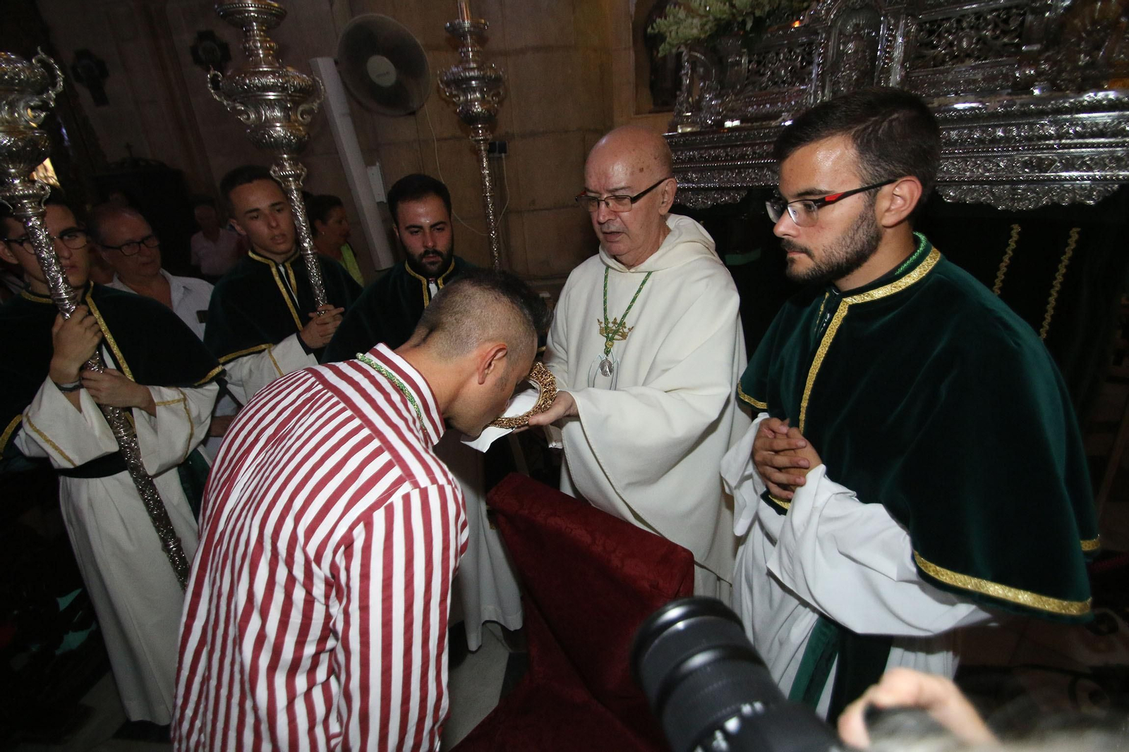 Fotogalería de la retirada de la Virgen del Mar para su restauración