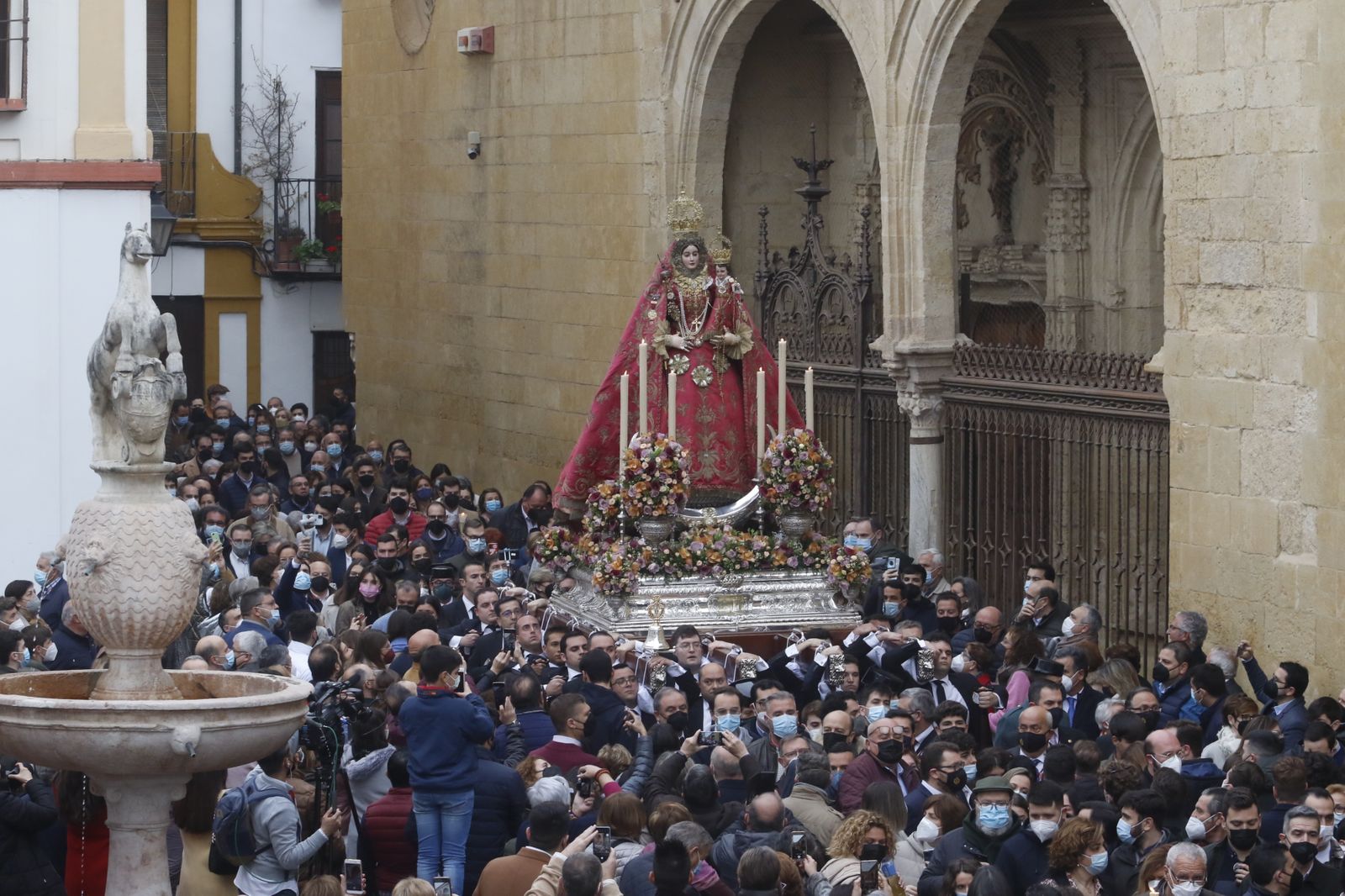 La procesión de la Virgen de Araceli en Córdoba, en imágenes