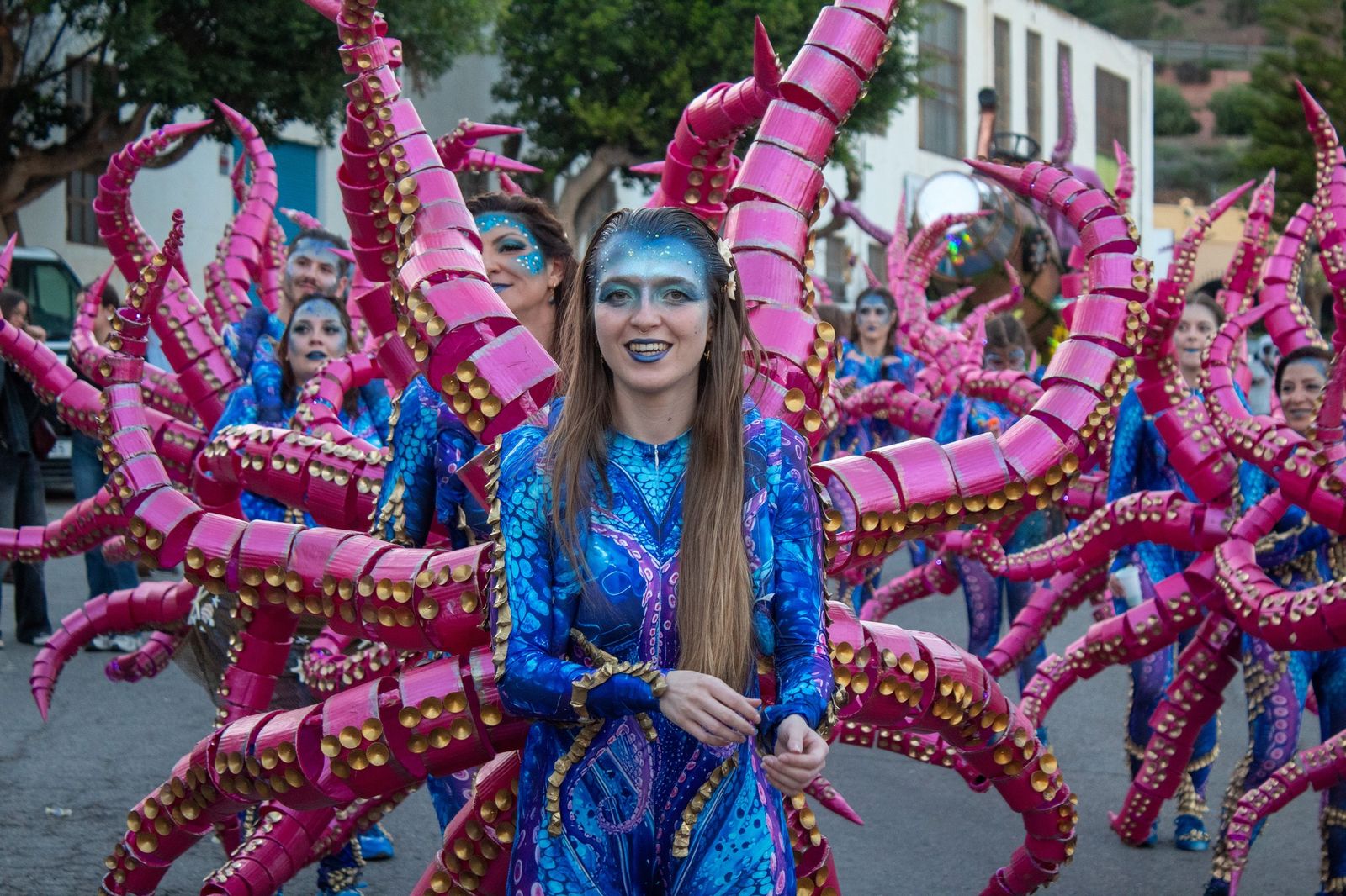 El gran desfile de carrozas y pasacalles de Canjáyar, en imágenes