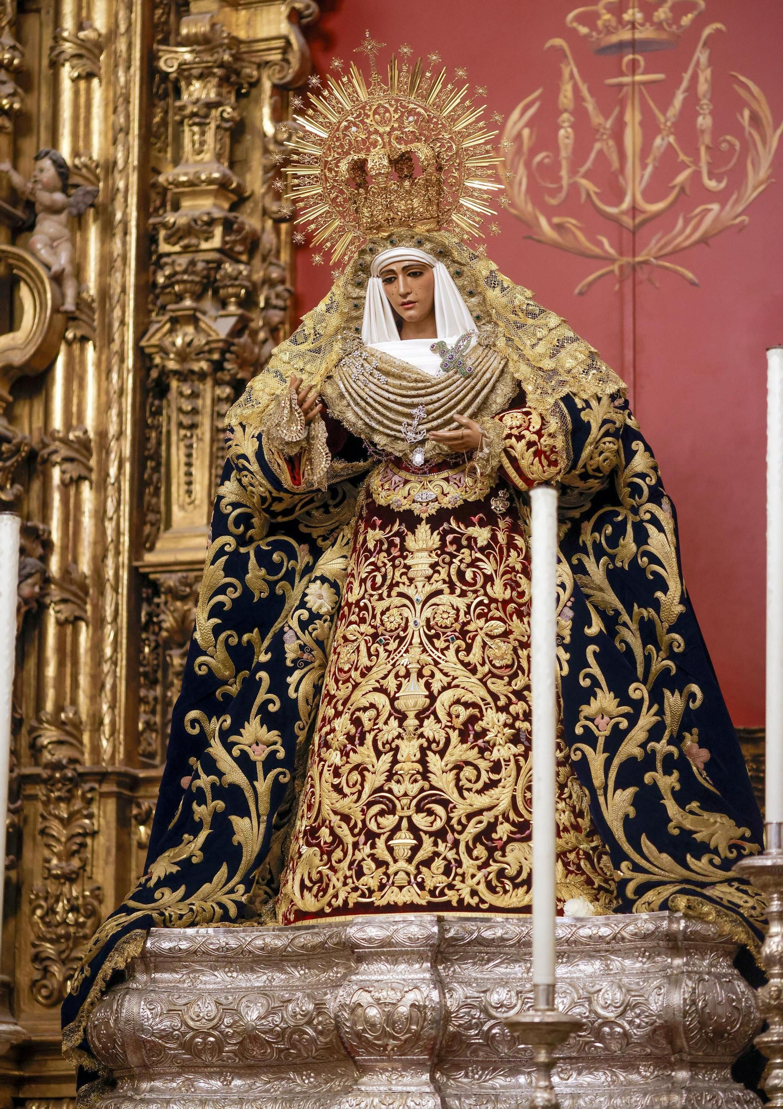 La Esperanza de Triana preparada para la visita de la Piedad