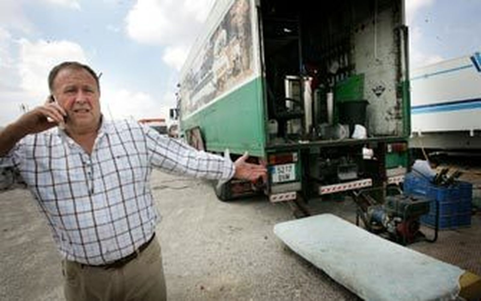 Los feriantes no tienen luz para caravanas y 'cacharritos'