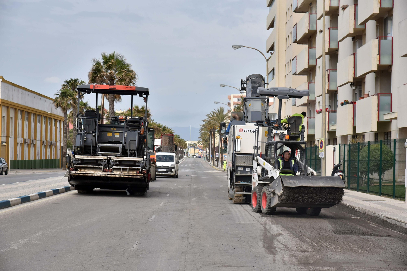 Asfaltado de la avenida del Ejercito en La Línea.