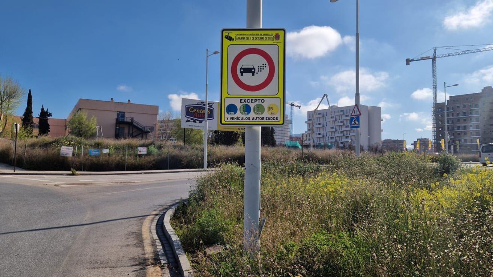 Señal para delimitar la Zona de Bajas Emisiones (ZBE) de Granada