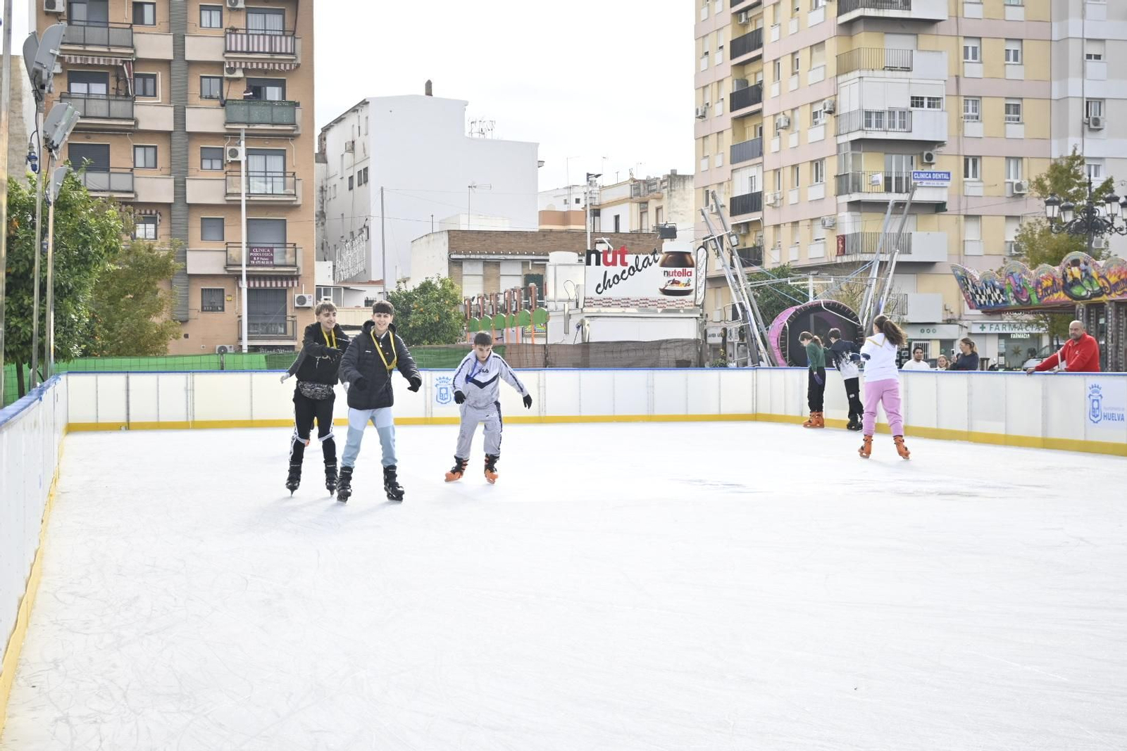 Imágenes de la inauguración de la pista de hielo de Isla Chica