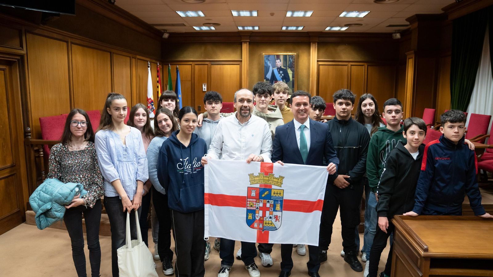 A la sesión plenaria han asistido alumnos del IEs Azcona.