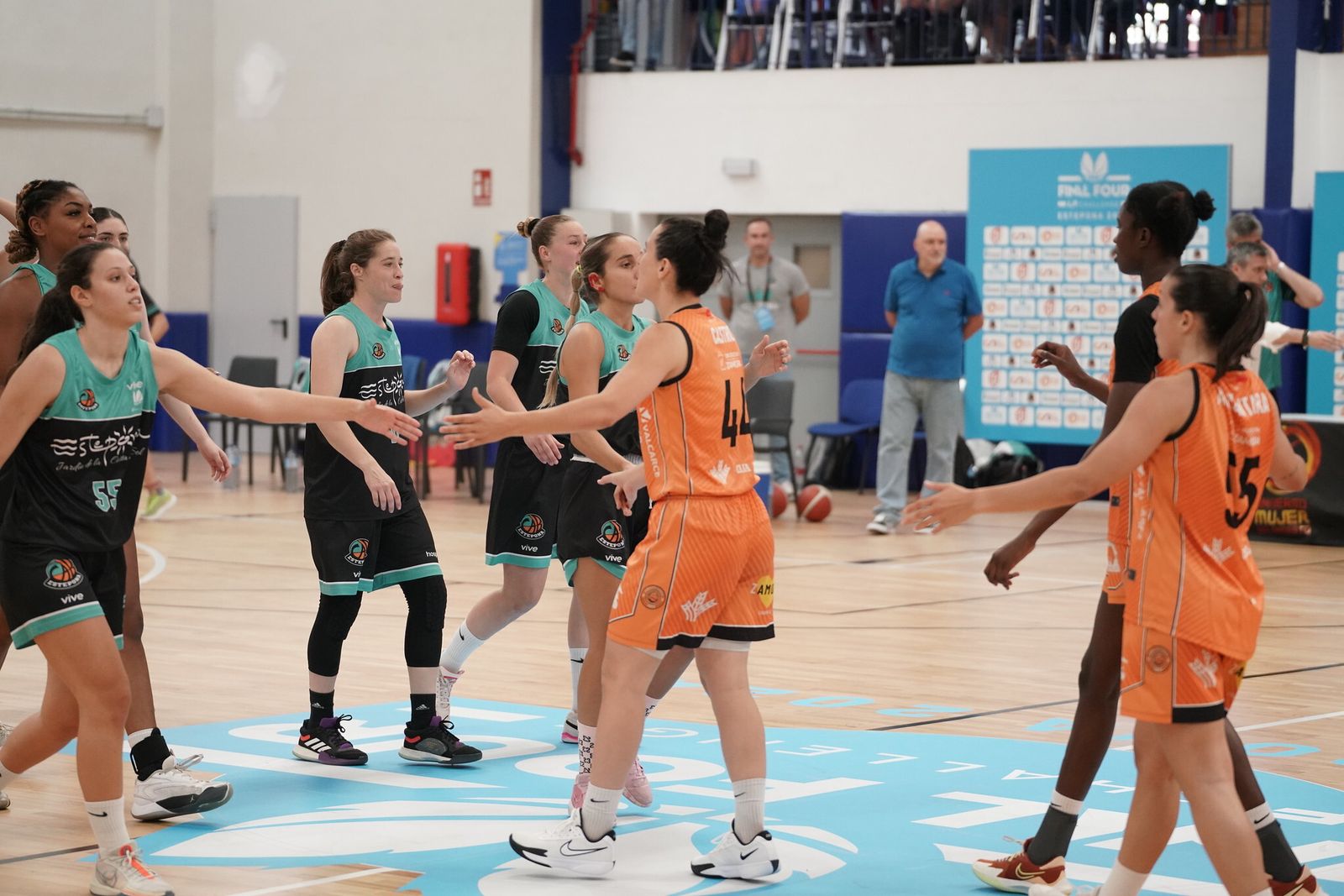 Ambientazo en Estepona para la Final Four de ascenso a Liga Femenina