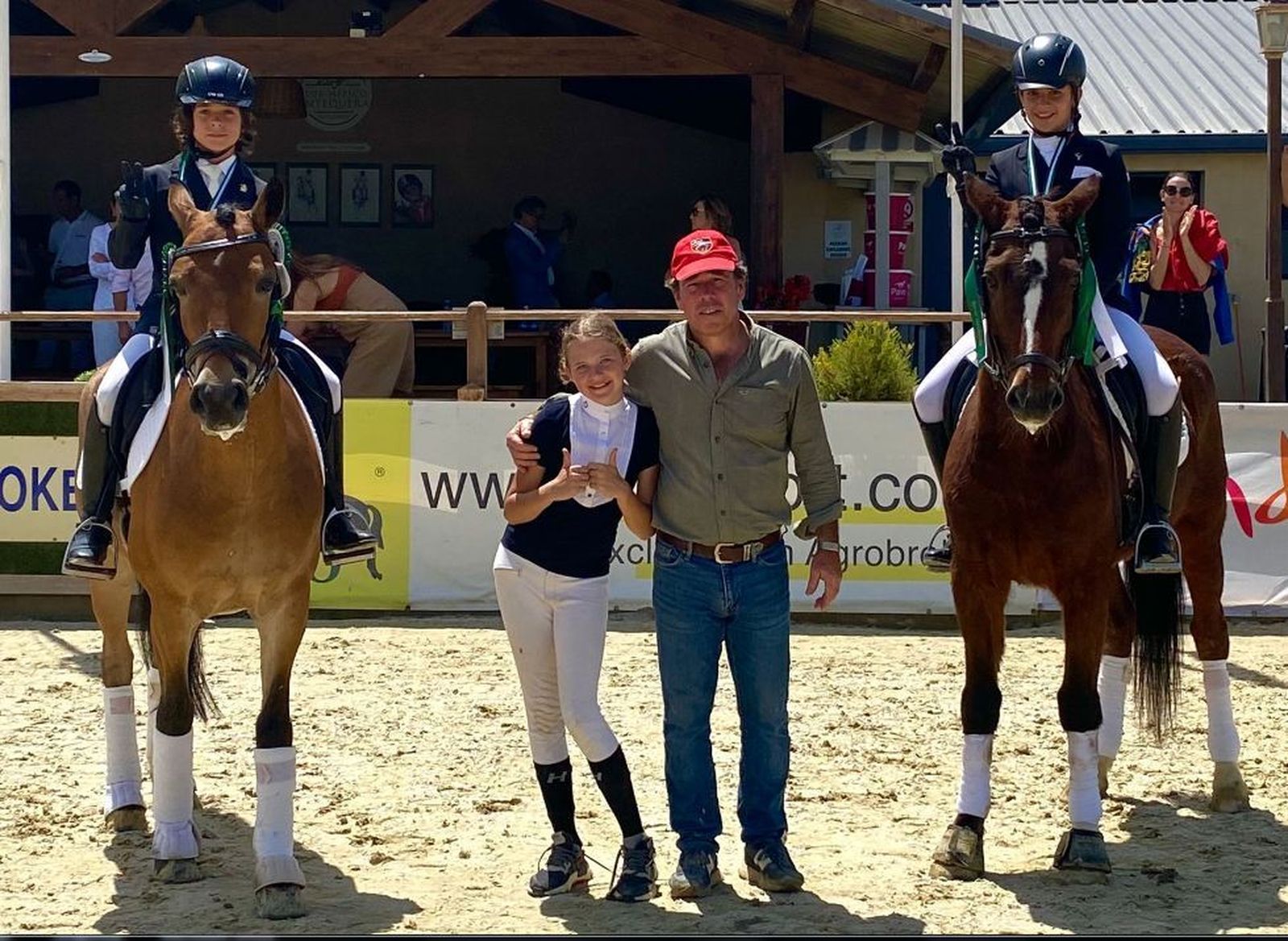 Los representantes del Dressage, con el responsable de la entidad, en Antequera