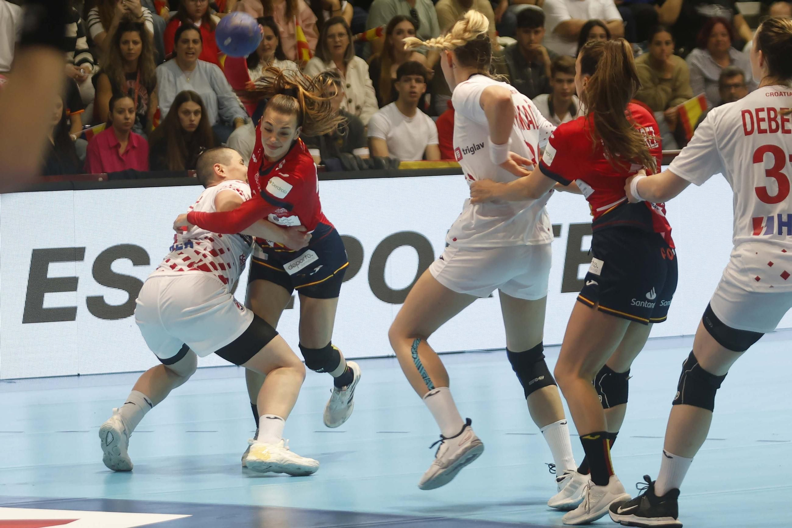 Las fotos del España Croacia de clasificación para el Mundial femenino de balonmano, en Algeciras