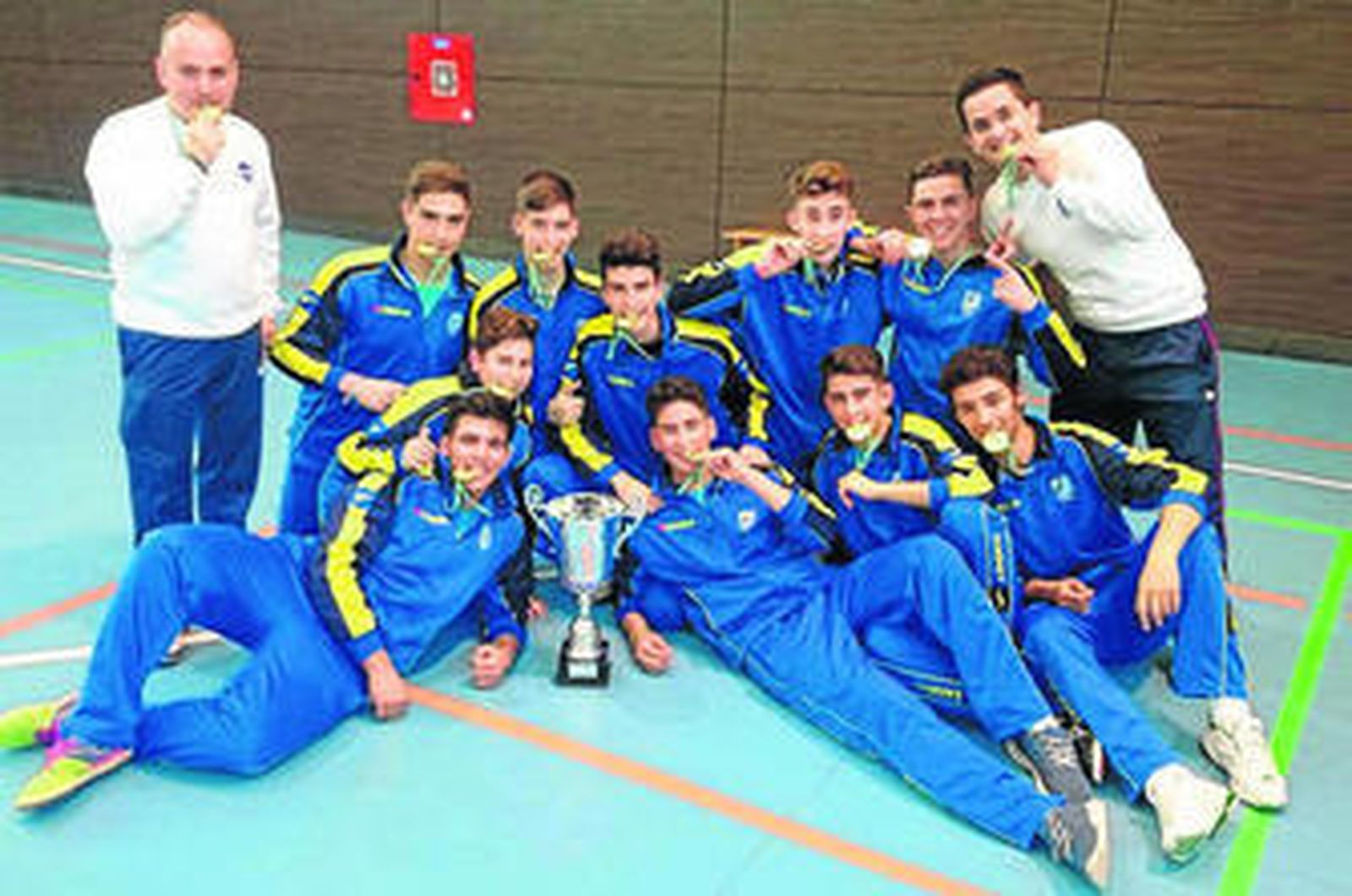 La selección onubense cuajó un brillante campeonato, ganando en semifinales y en la final por un claro 3-0.