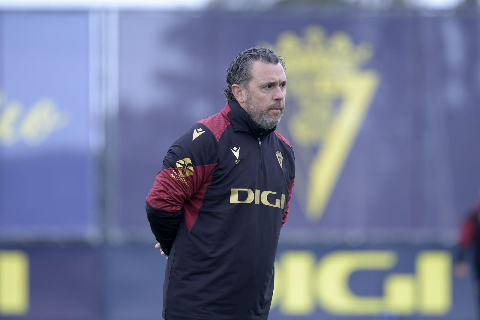 Gesto de preocupación de Sergio González, técnico cadista.