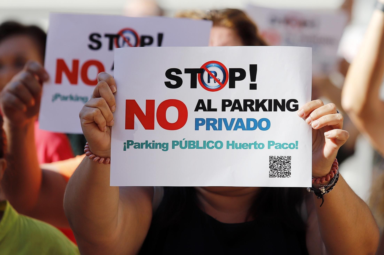 Protesta de la Plataforma Vecinal del Huerto Paco junto a Izquierda Unida por  la situación del aparcamiento de vehículos
