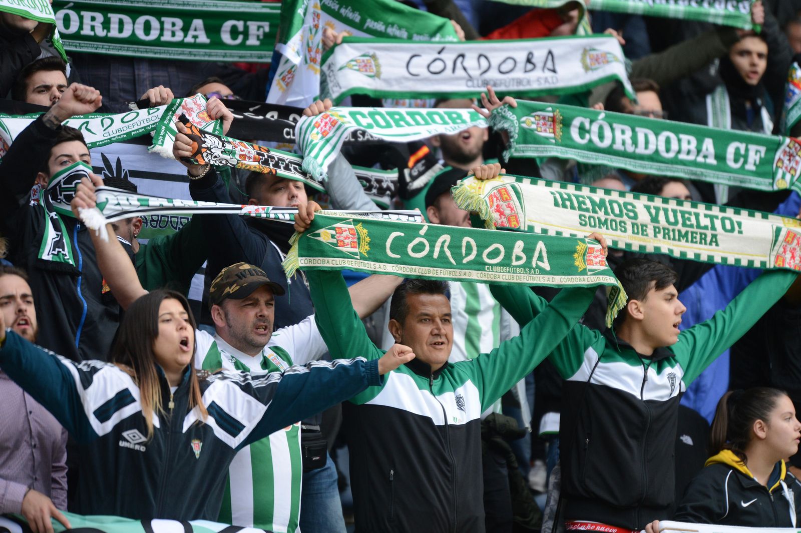 La afición blanquiverde en León.