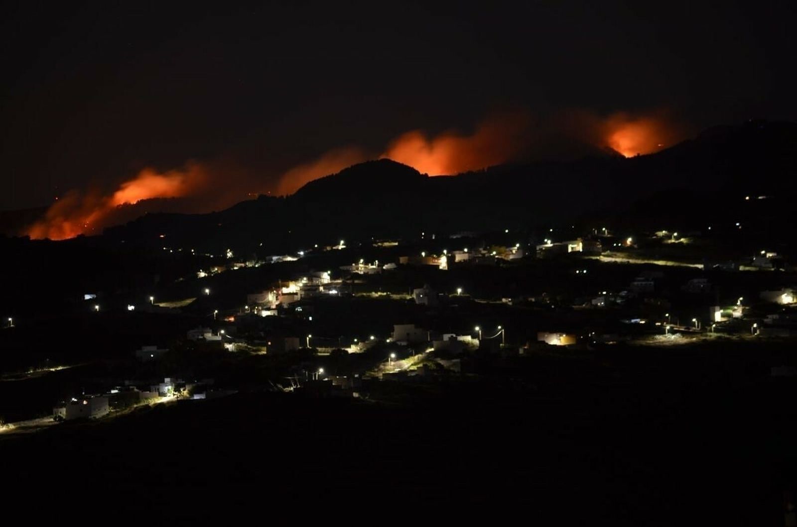 Las imágenes del incendio forestal en Gran Canaria.