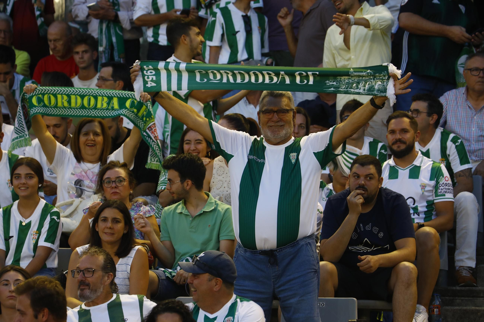 Las mejores fotos del ambiente en El Arcángel para el Córdoba CF - Deportivo