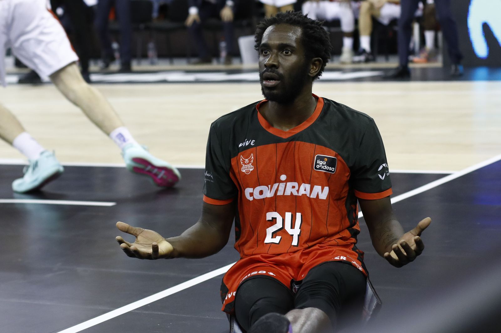 Prince Ali, en el suelo durante el partido ante el Manresa de este sábado