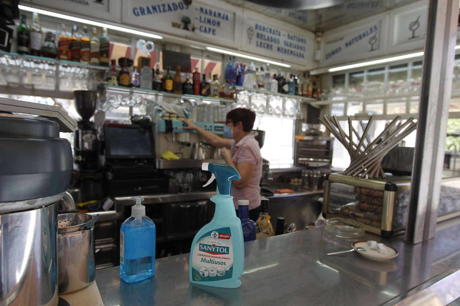 Primer día de apertura de la hostelería en Almería. Coronavirus-COVID-19