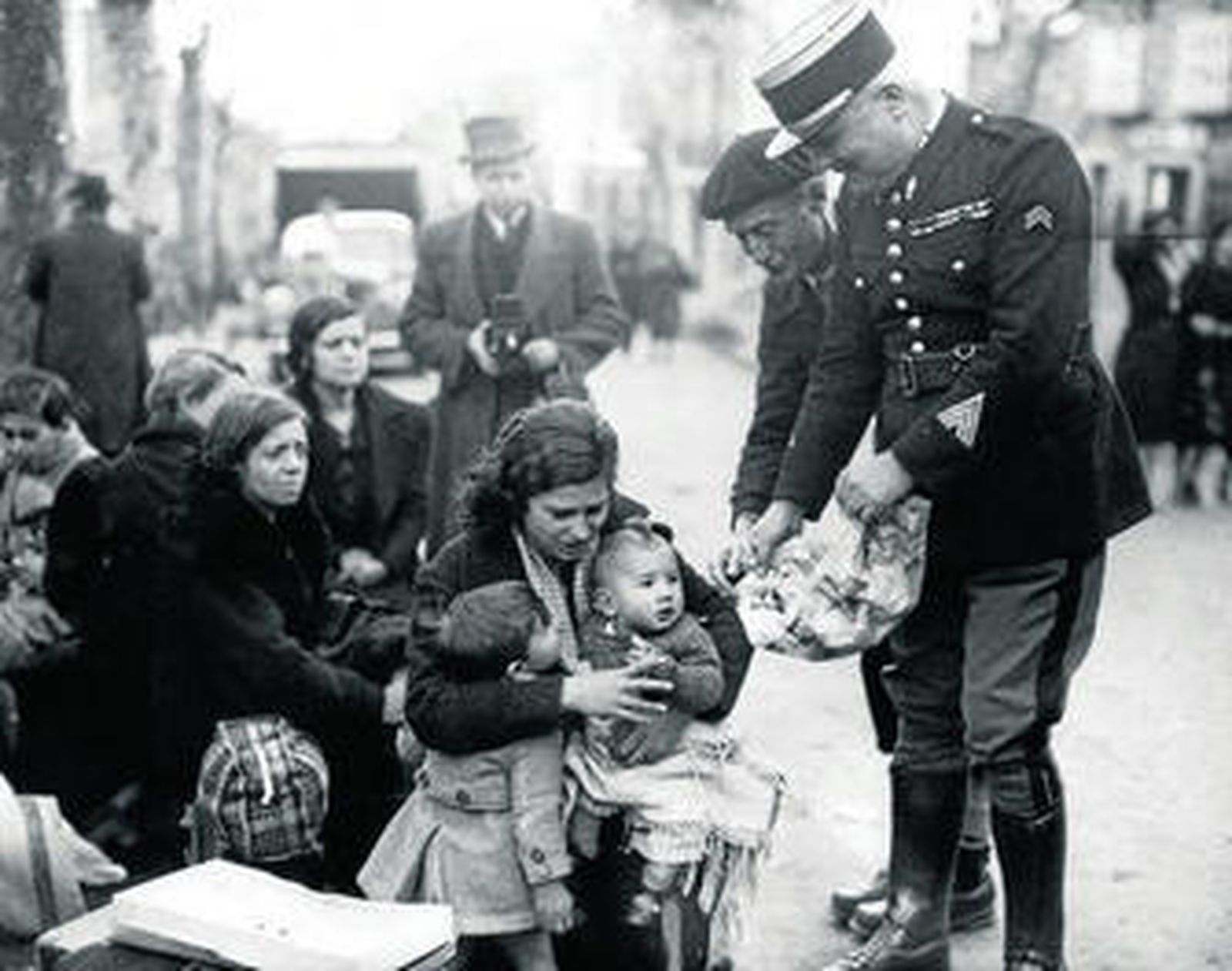 Refugiados españoles en Le Perthus, Francia, en enero de 1939.