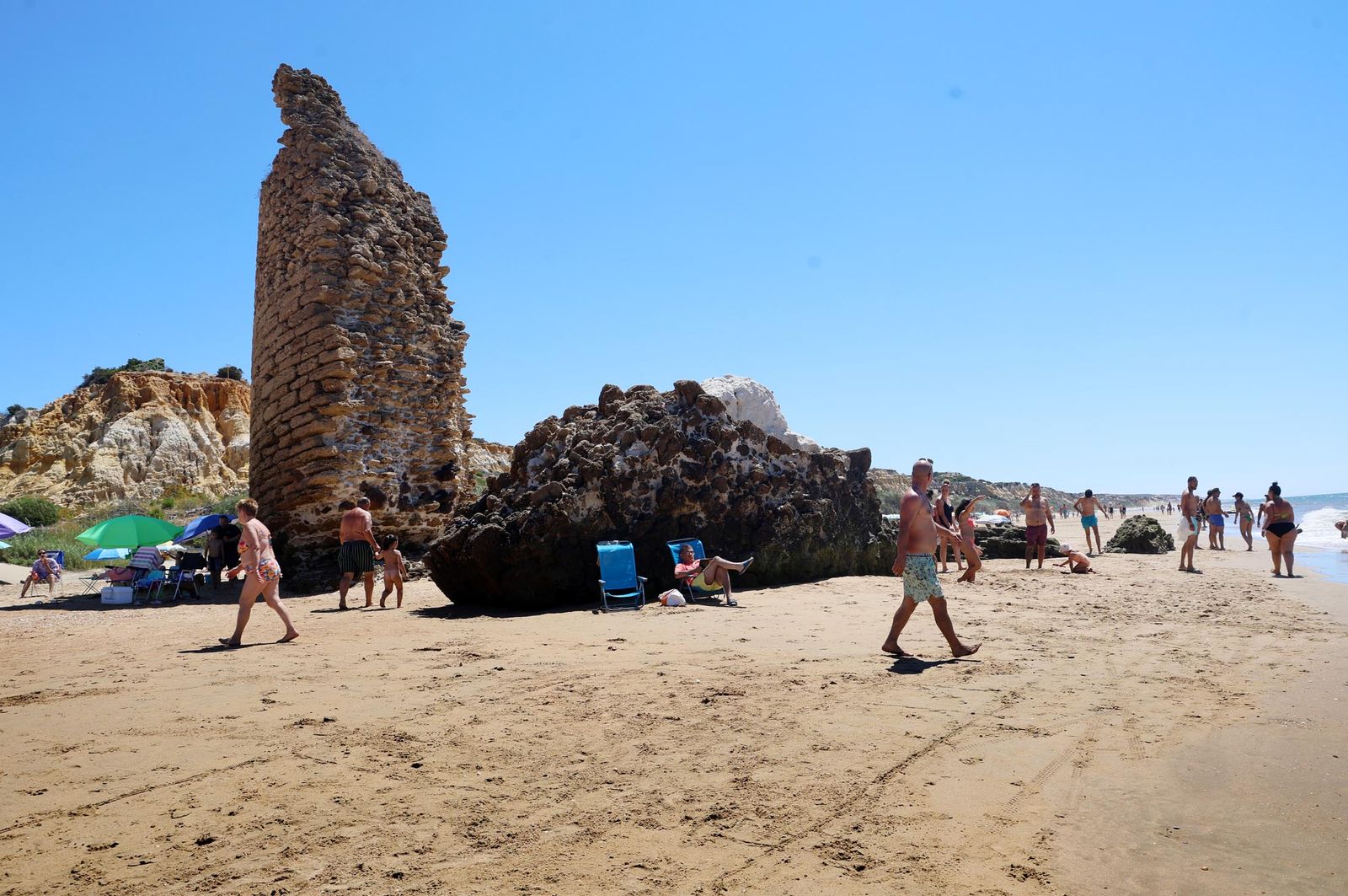 Imágenes de una maravillosa mañana de verano en las playas de la Torre del Loro y Mazagón