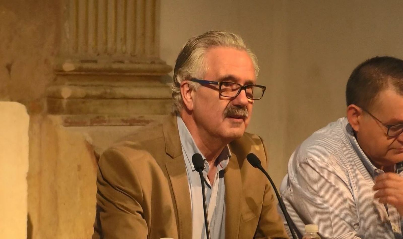 Manuel Villalpando en una de las presentaciones literarias del Ateneo